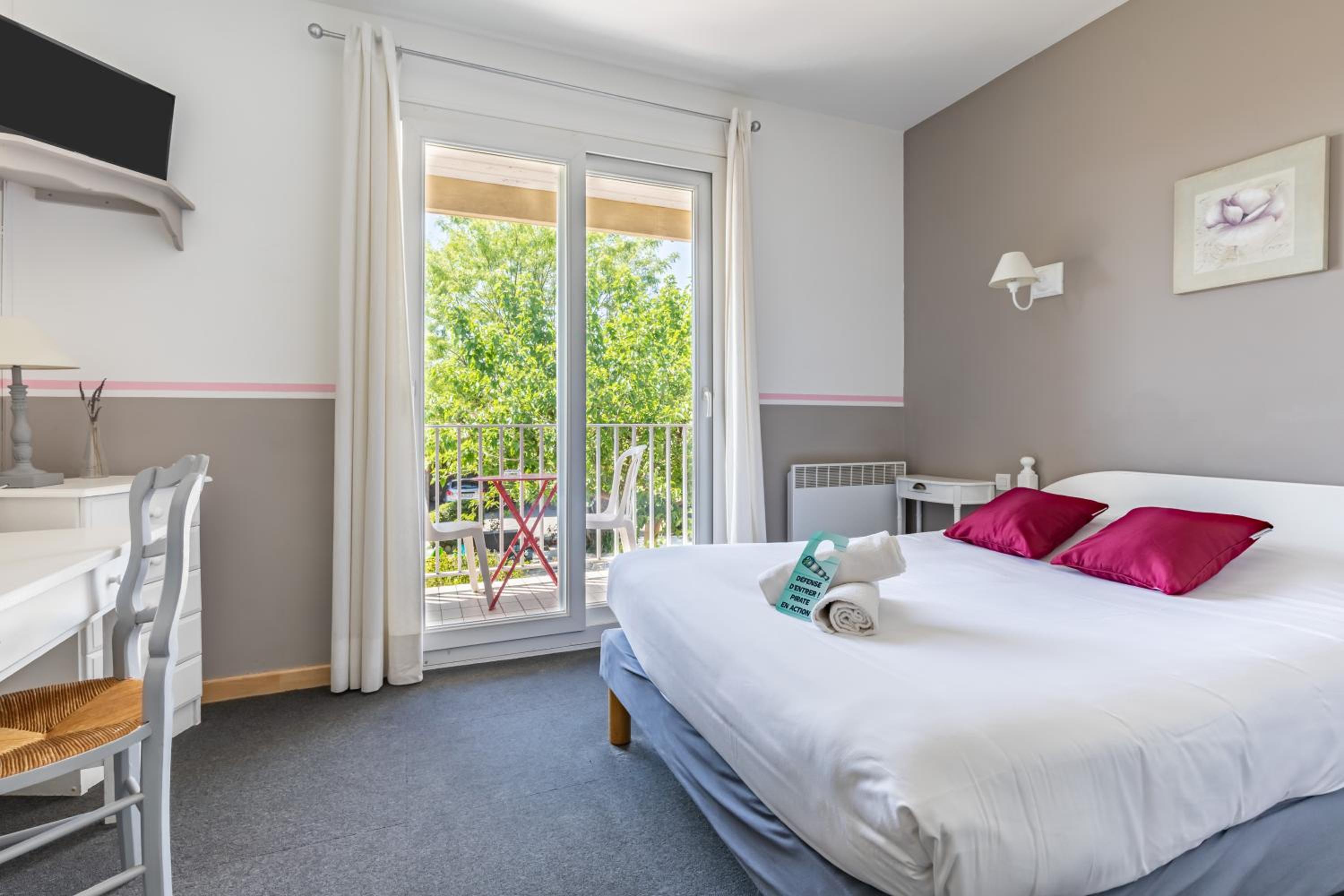 Double Room with Balcony - Photo 1