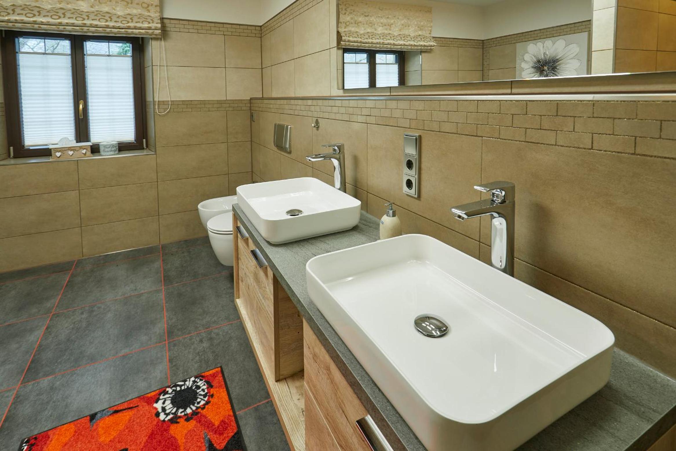 Three-Bedroom House photo 3