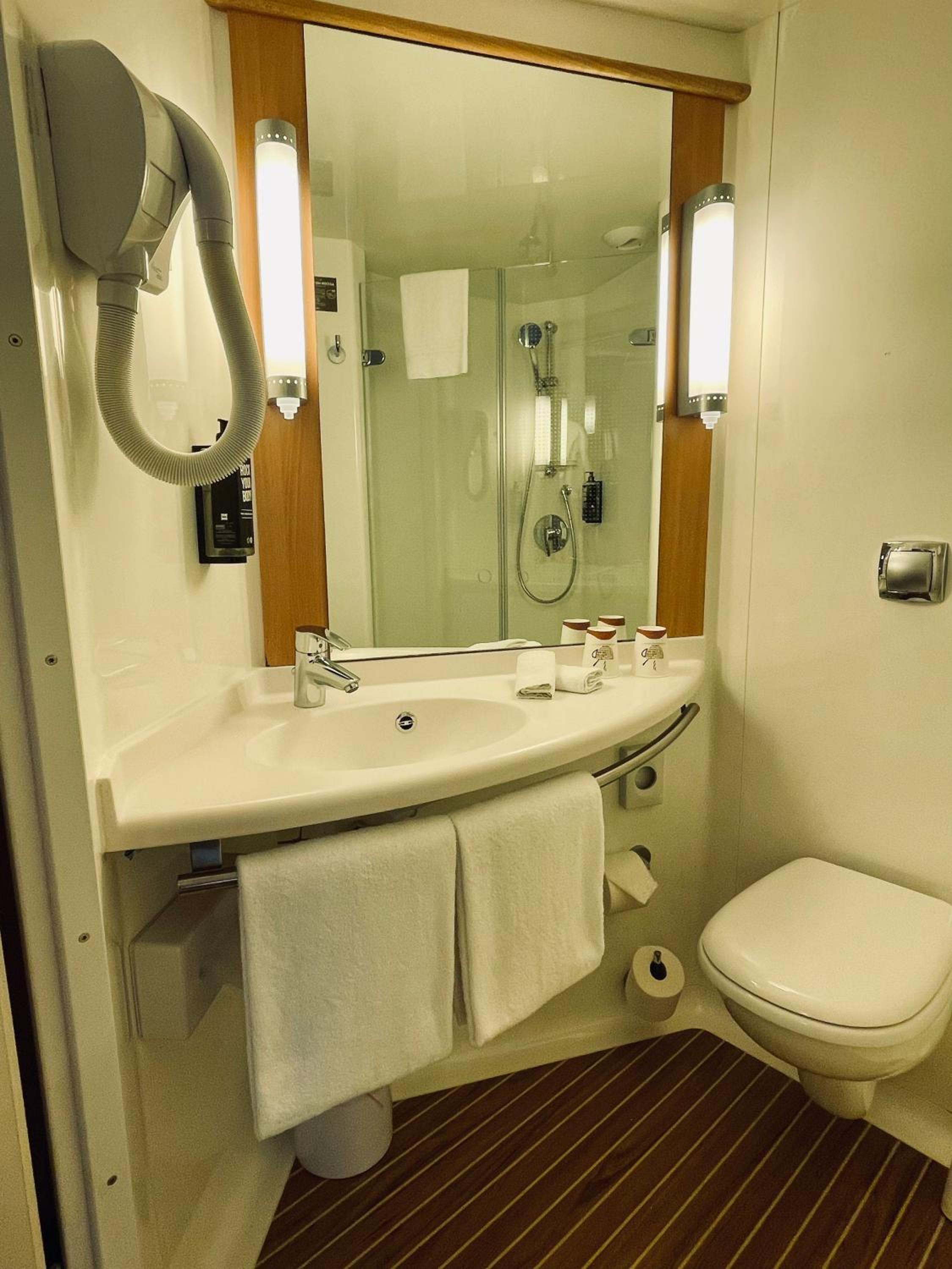 Standard Double Room - Photo 5