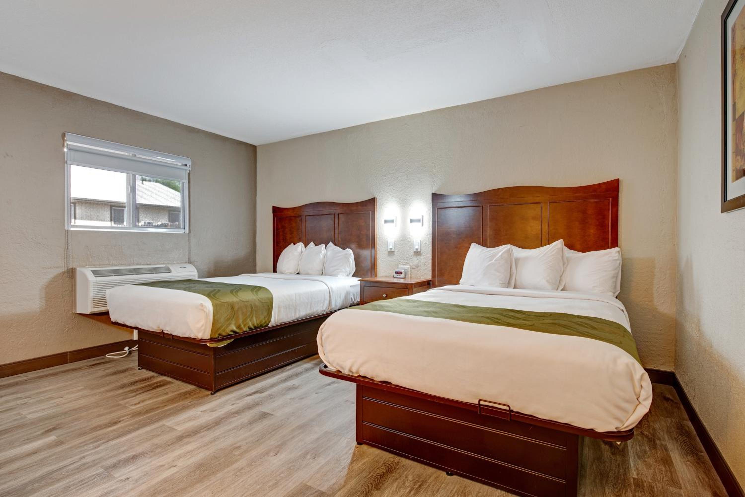 Standard Double Room with Two Double Beds - Non Smoking - Photo 2