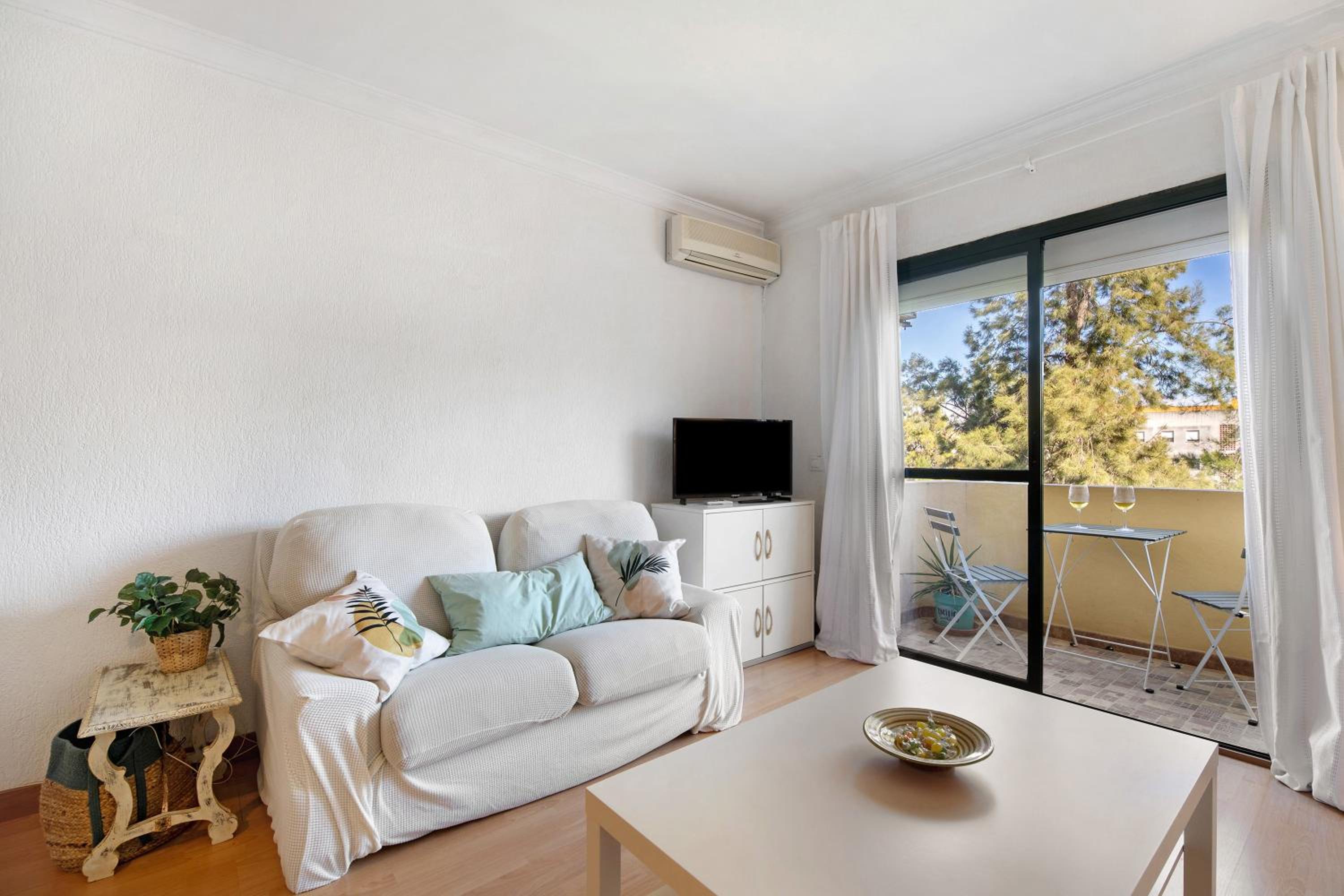 Two-Bedroom Deluxe Apartment with Garden View photo 2