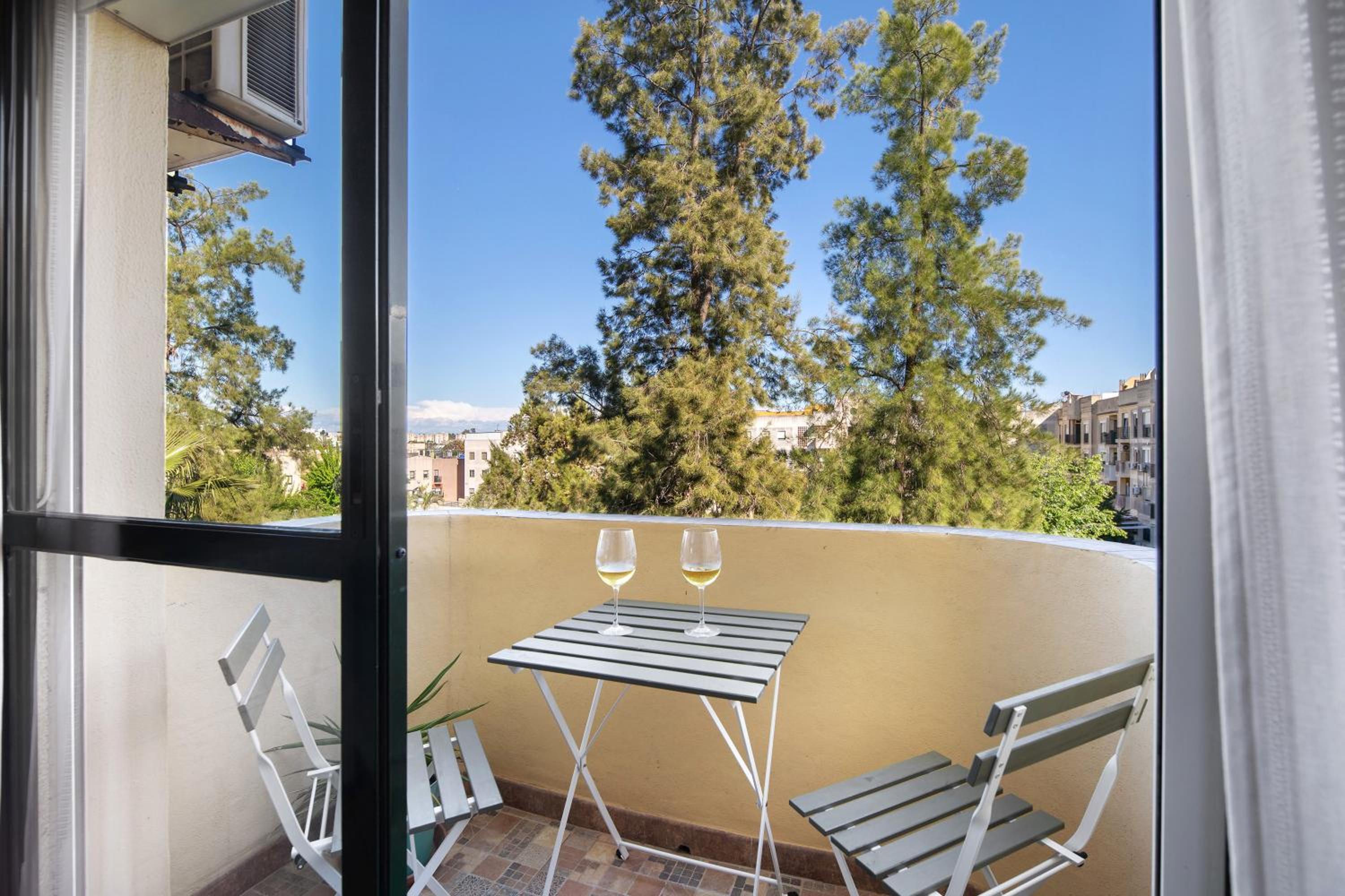 Two-Bedroom Deluxe Apartment with Garden View photo 3