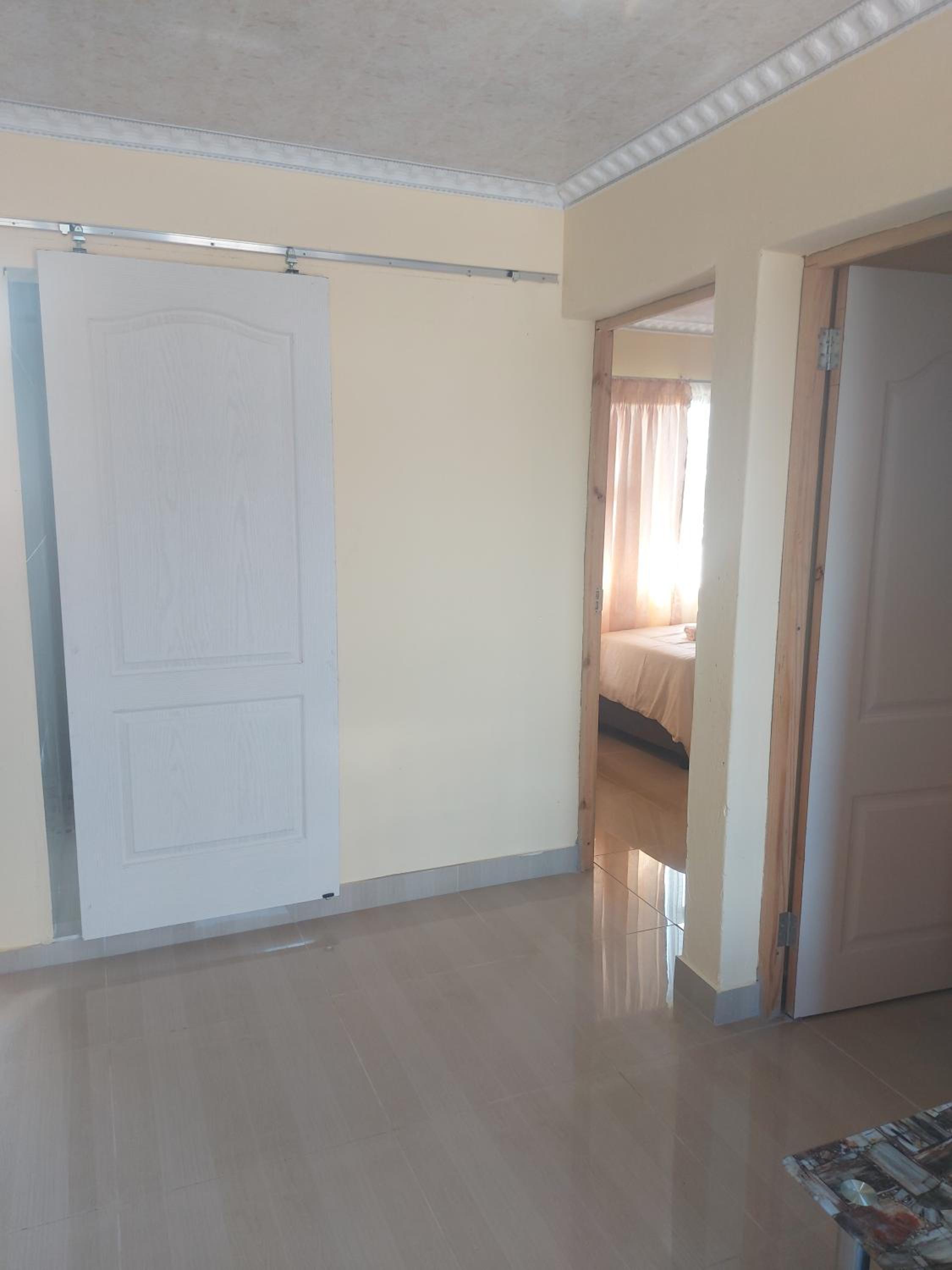 Family Room with Shared Bathroom photo 3