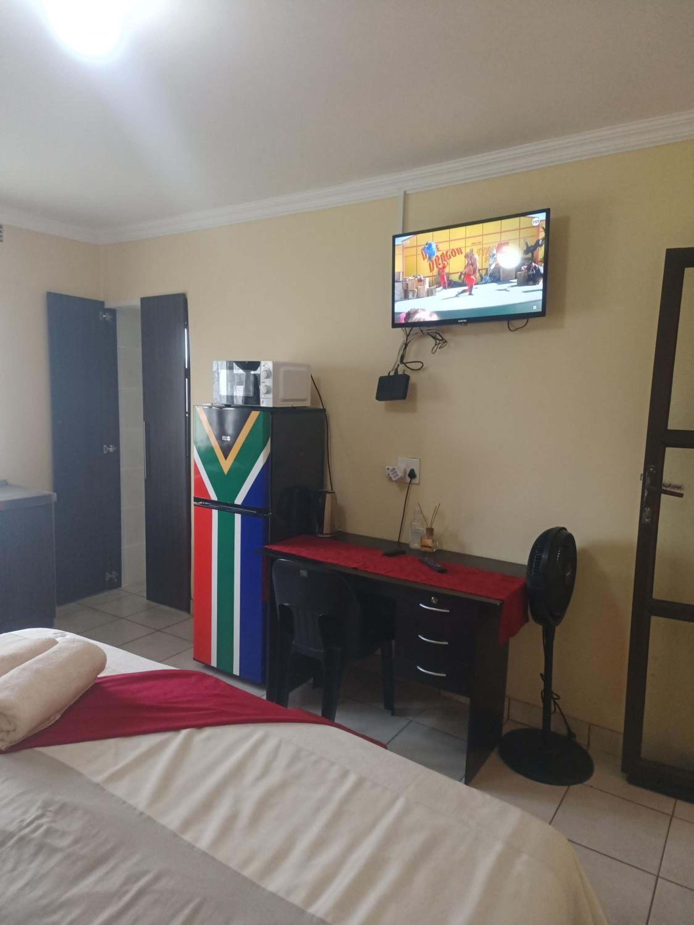 Classic Twin Room - Photo 18