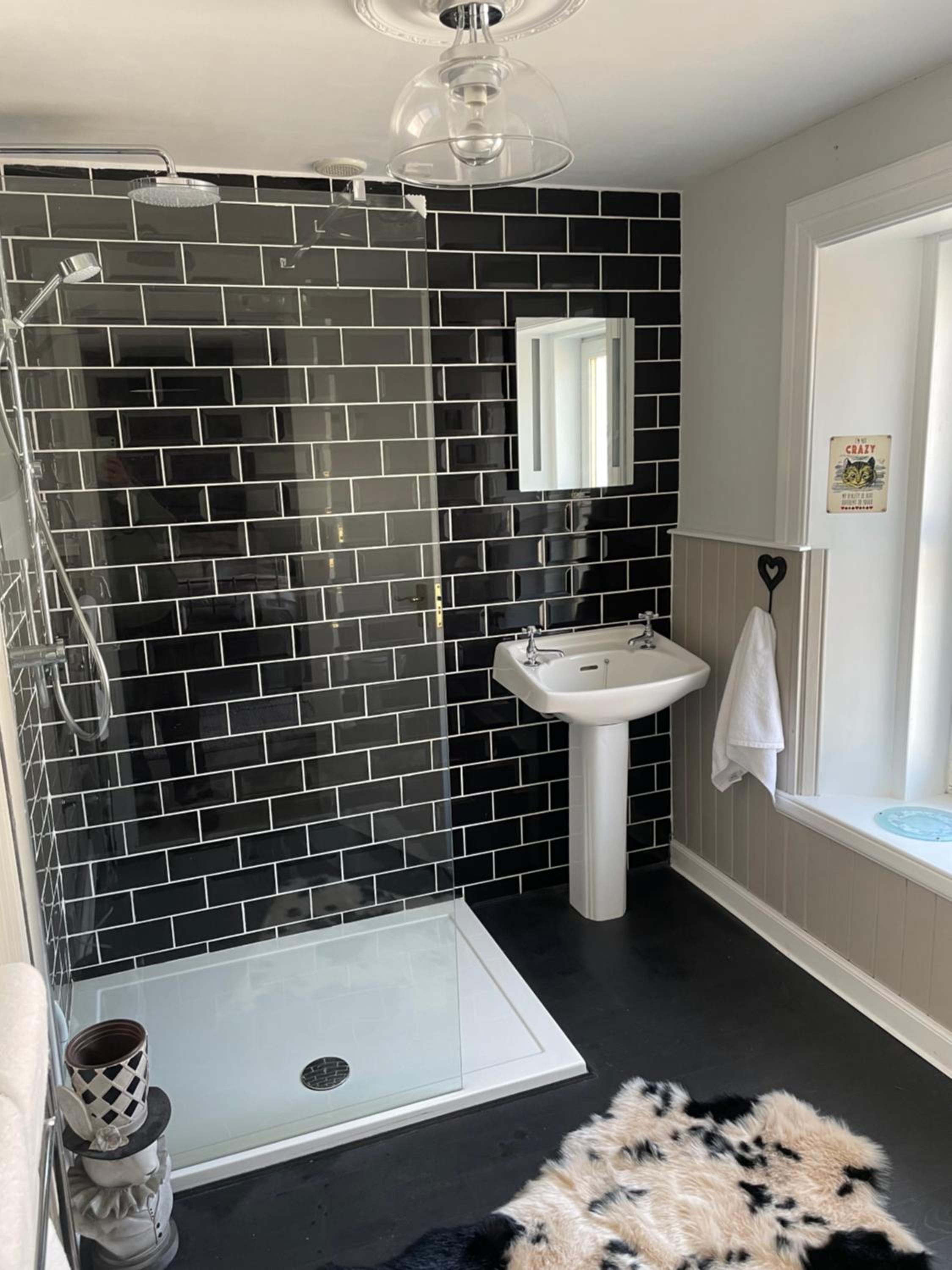 Deluxe Double Room (2 Adults + 1 Child) photo 2