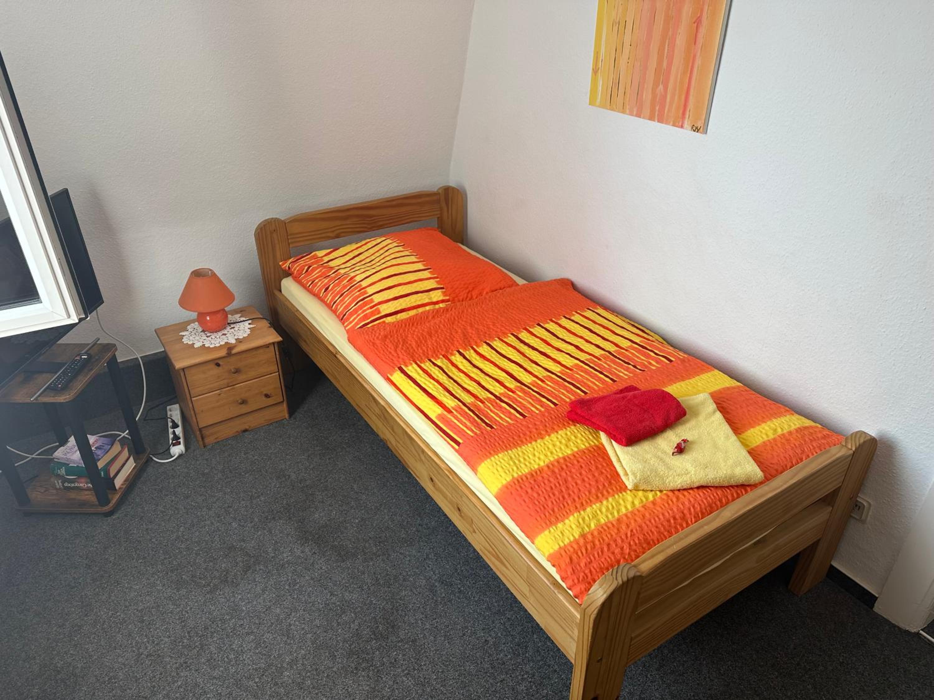 Single Room with Bathroom photo 2