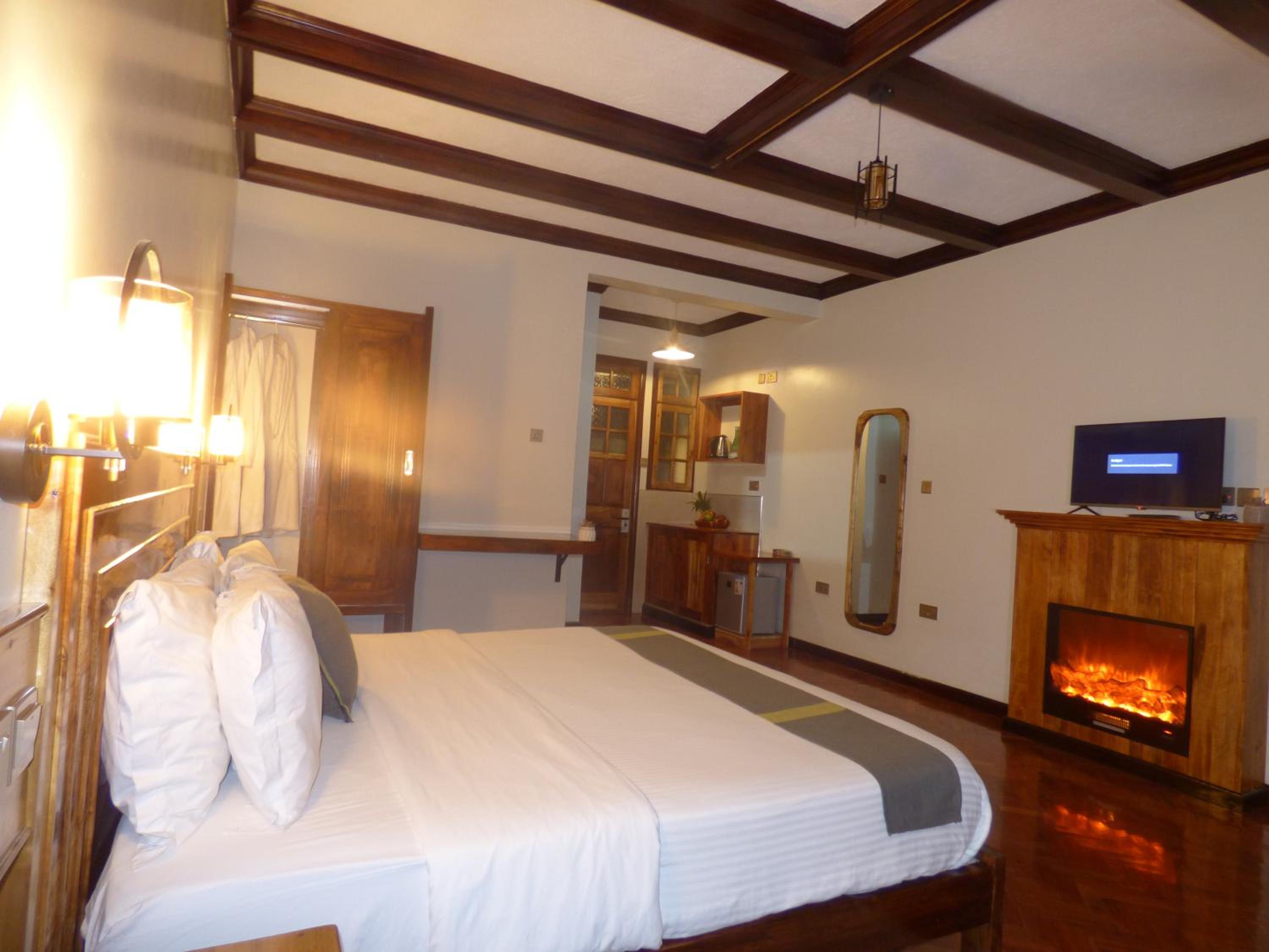 Deluxe Double Room with Balcony - Photo 2