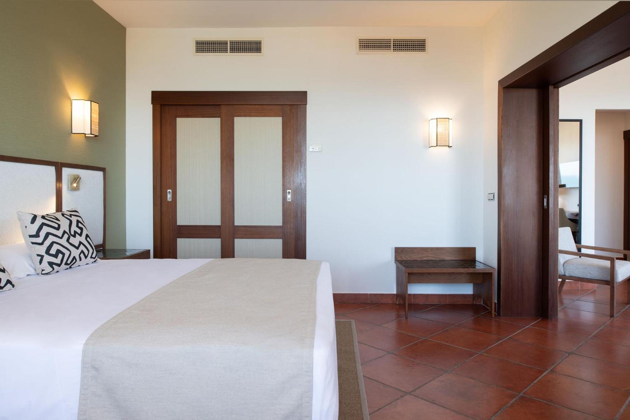 Junior Suite with Sea View - Photo 15