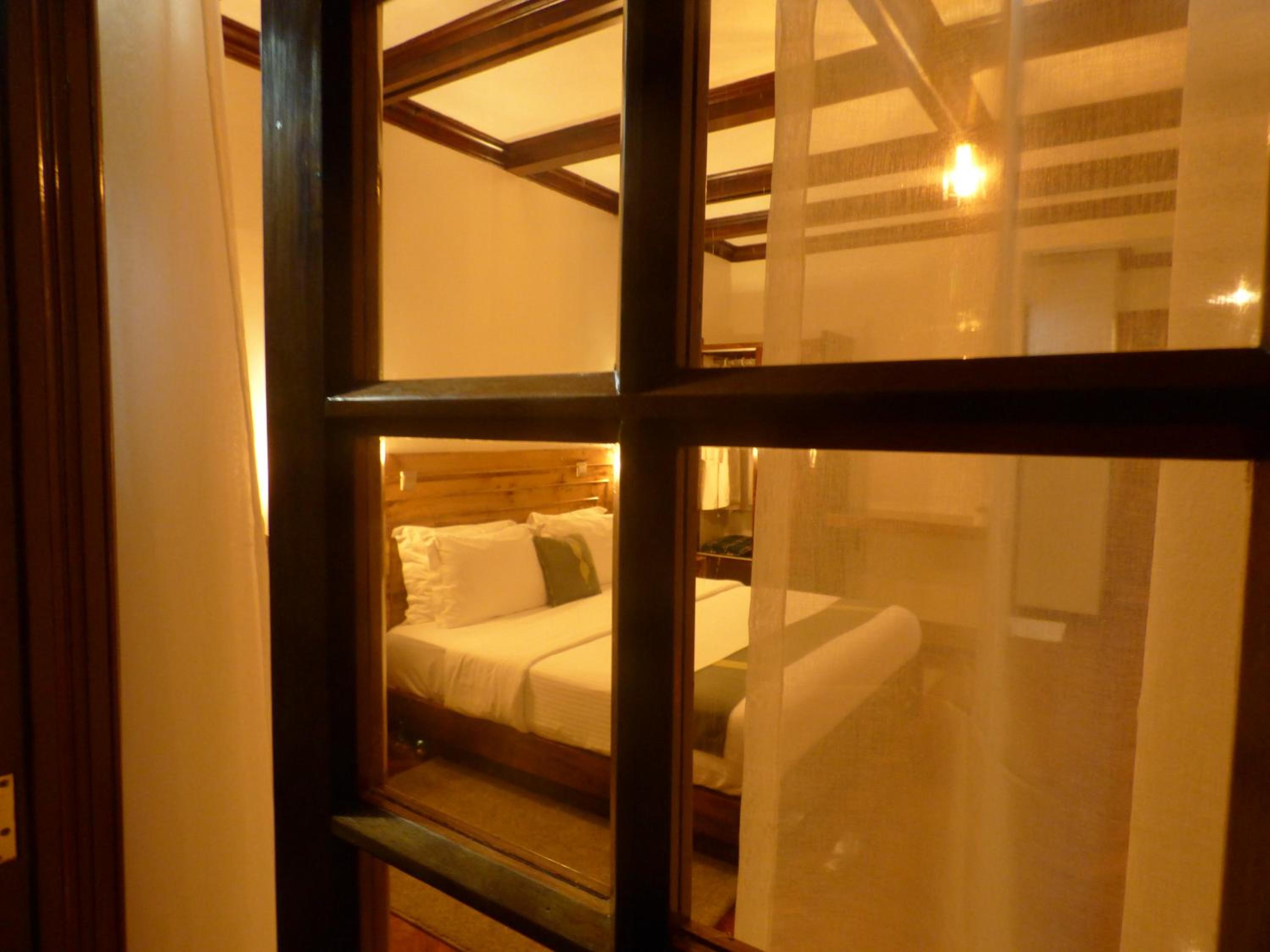 Deluxe Double Room with Balcony - Photo 8