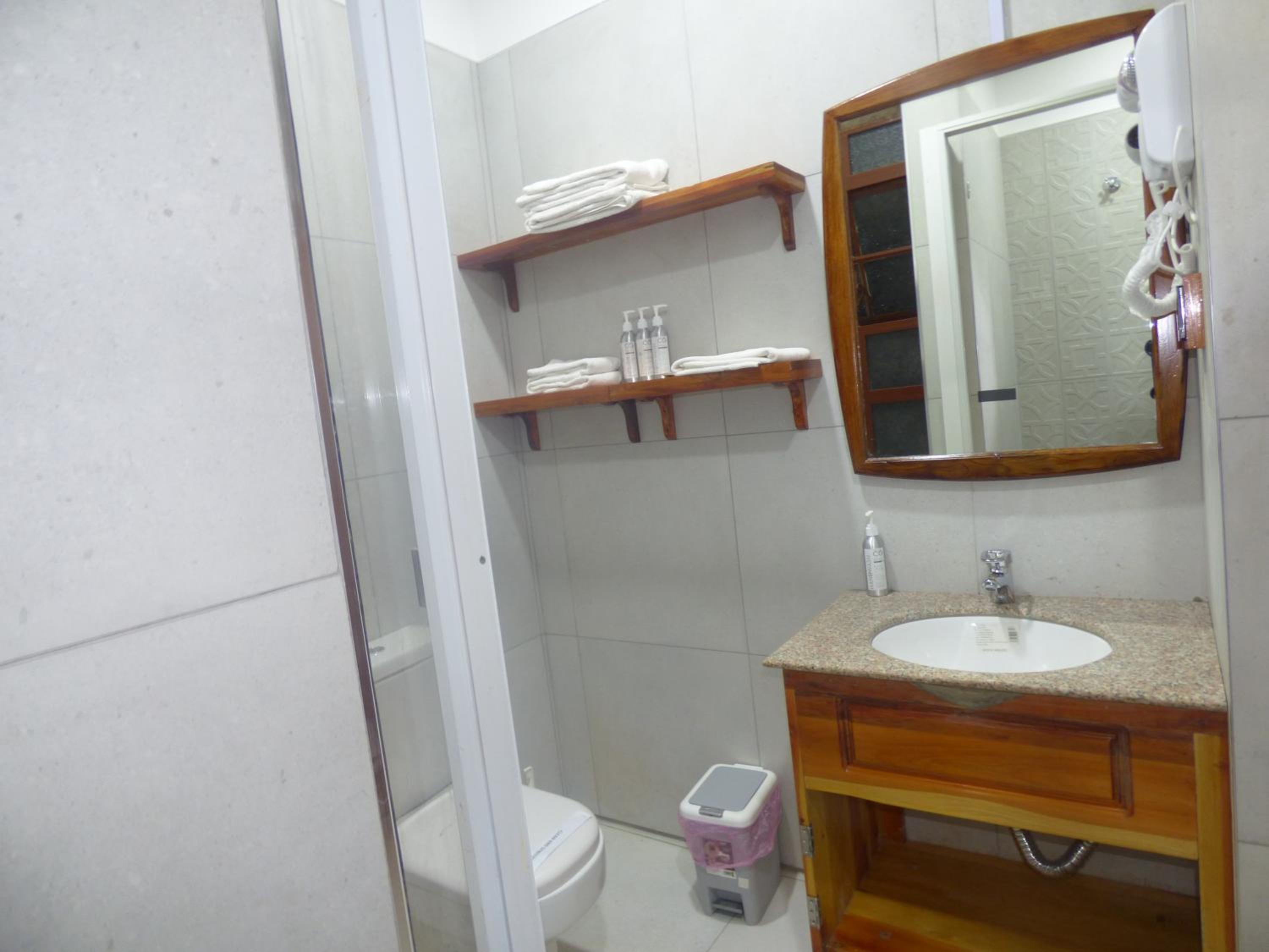 Deluxe Double Room with Balcony - Photo 9