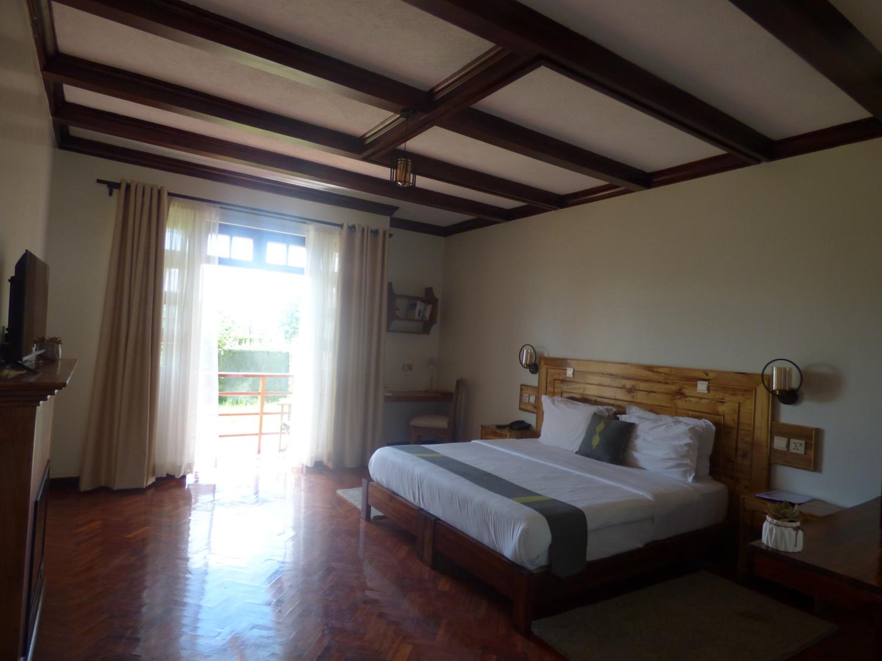 Deluxe Double Room with Balcony - Photo 13