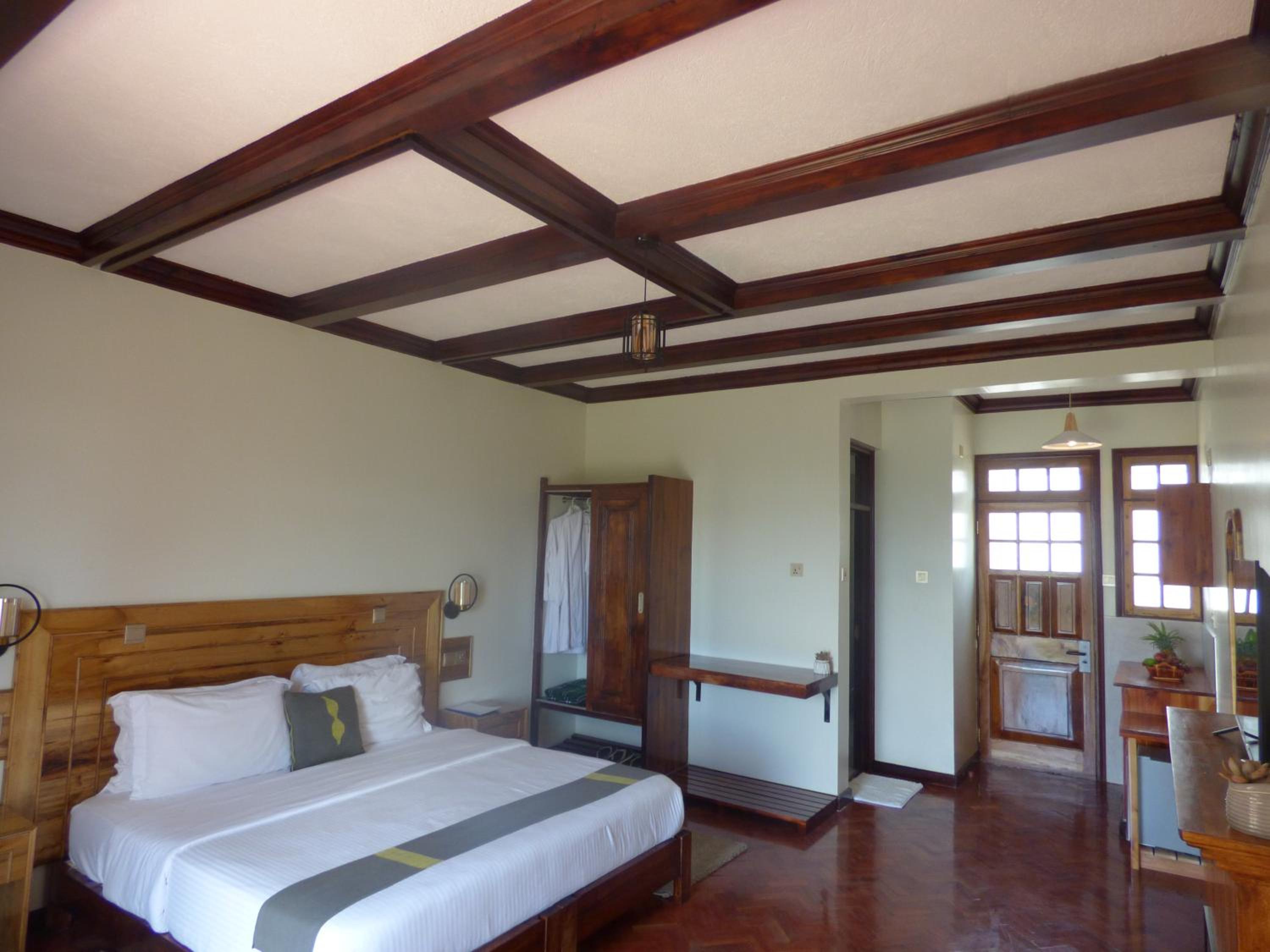 Deluxe Double Room with Balcony - Photo 14