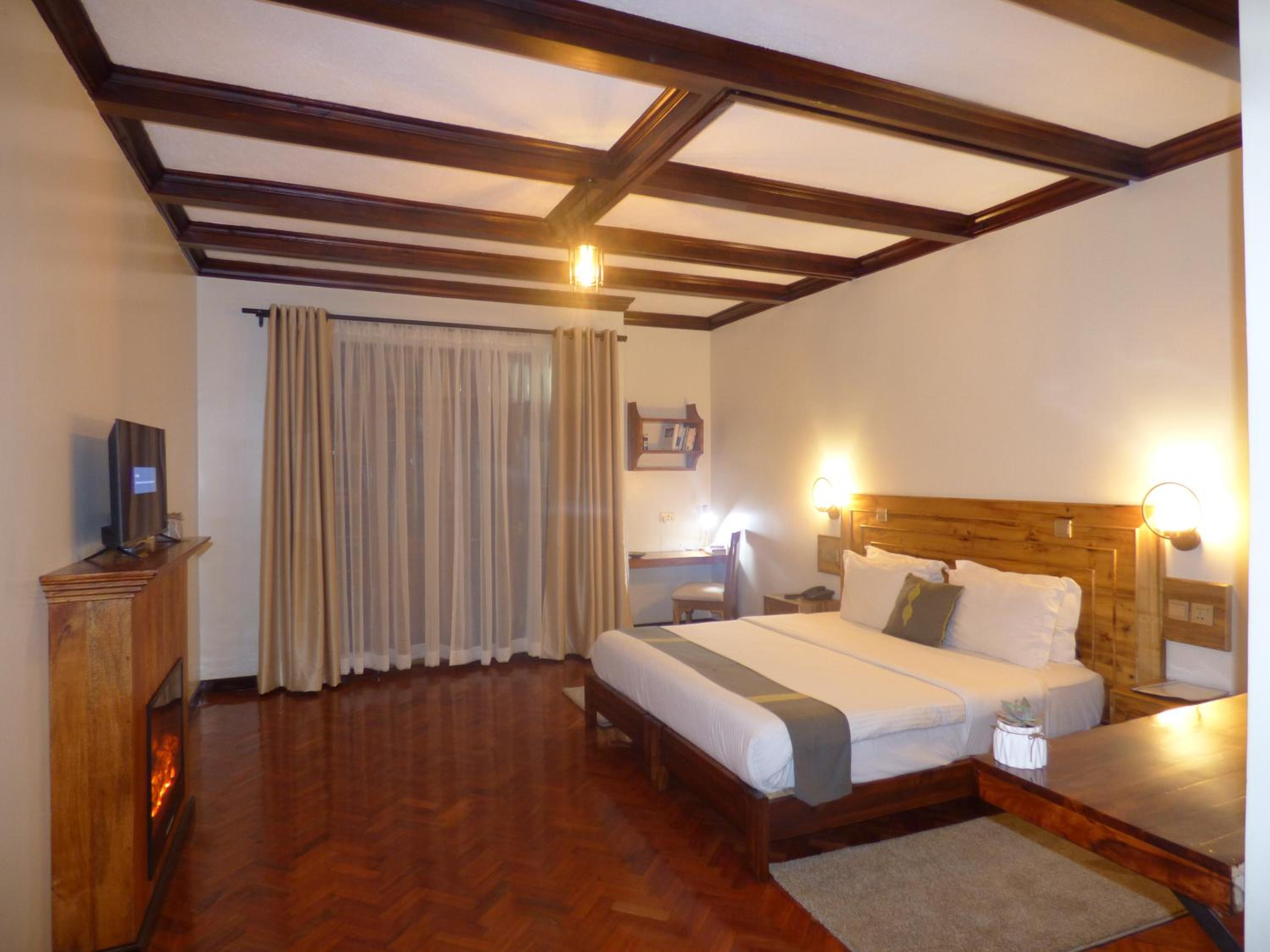 Deluxe Double Room with Balcony - Photo 15