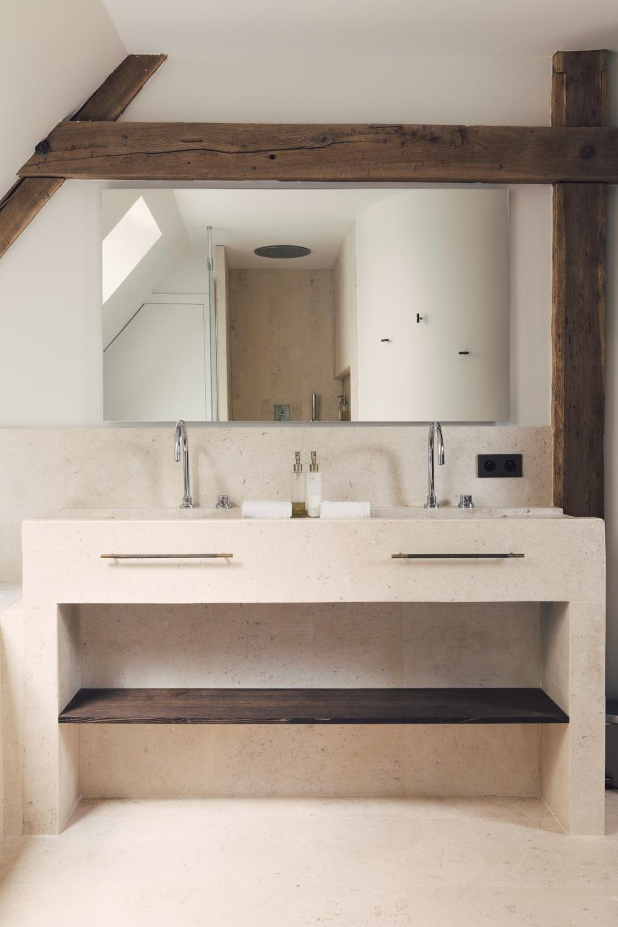 Executive Suite - Photo 14