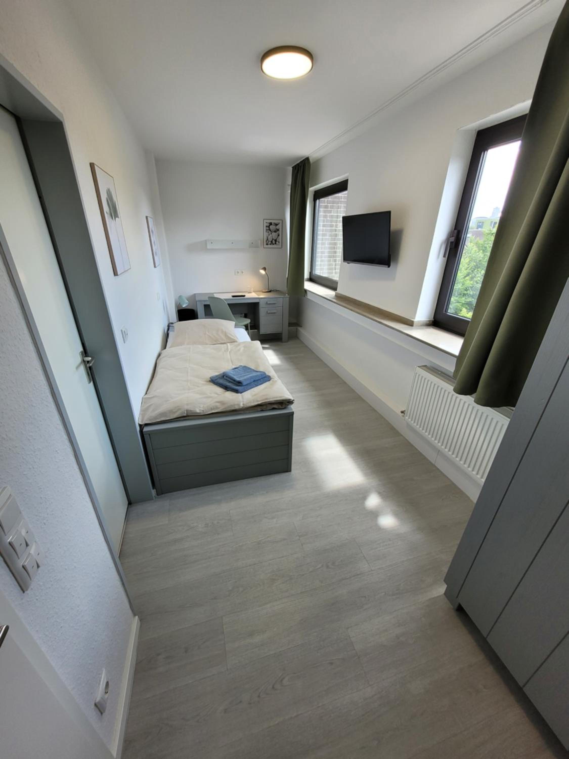 Single Room with Shared Bathroom