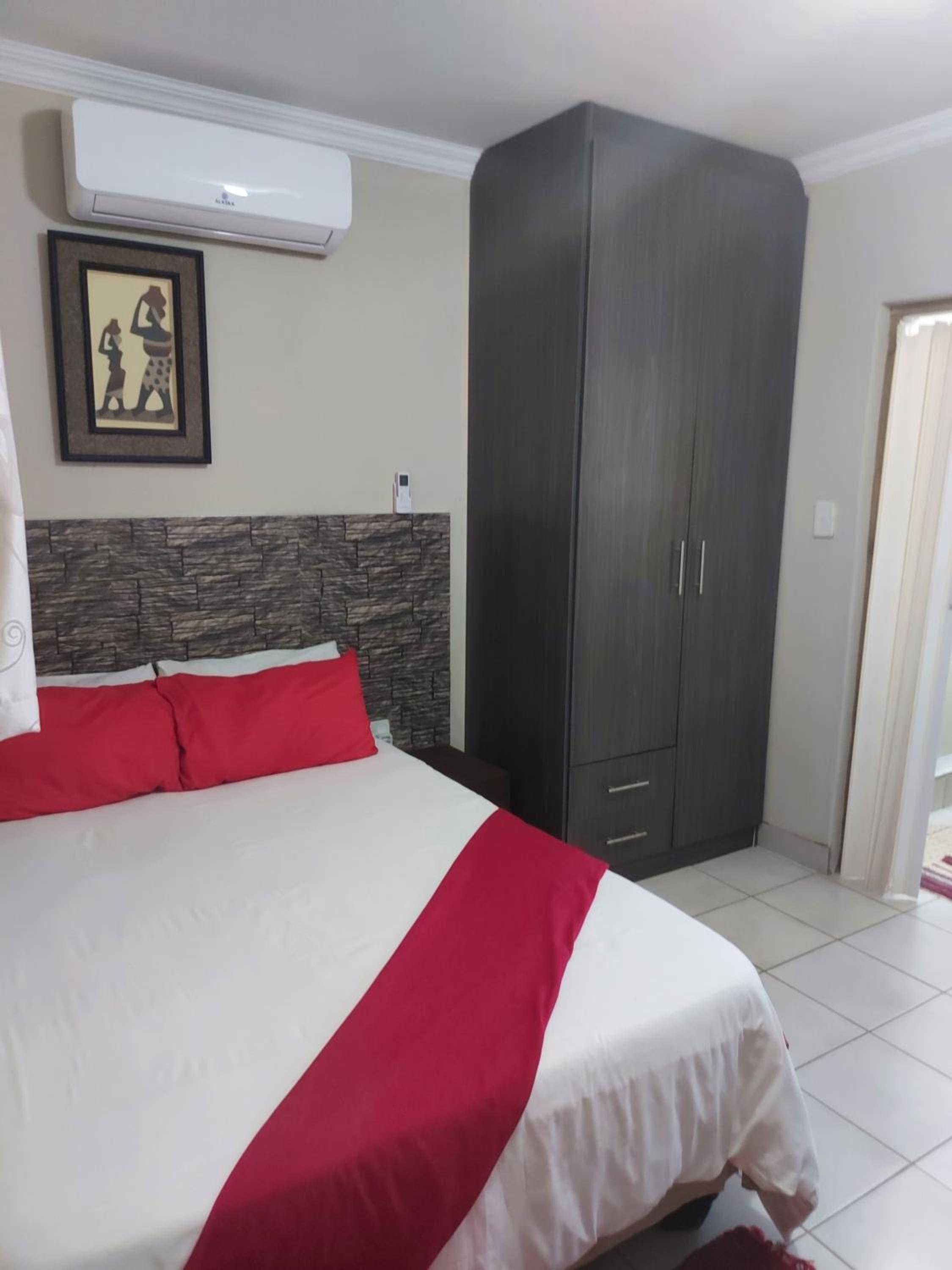Double Room with Private Bathroom - Photo 1