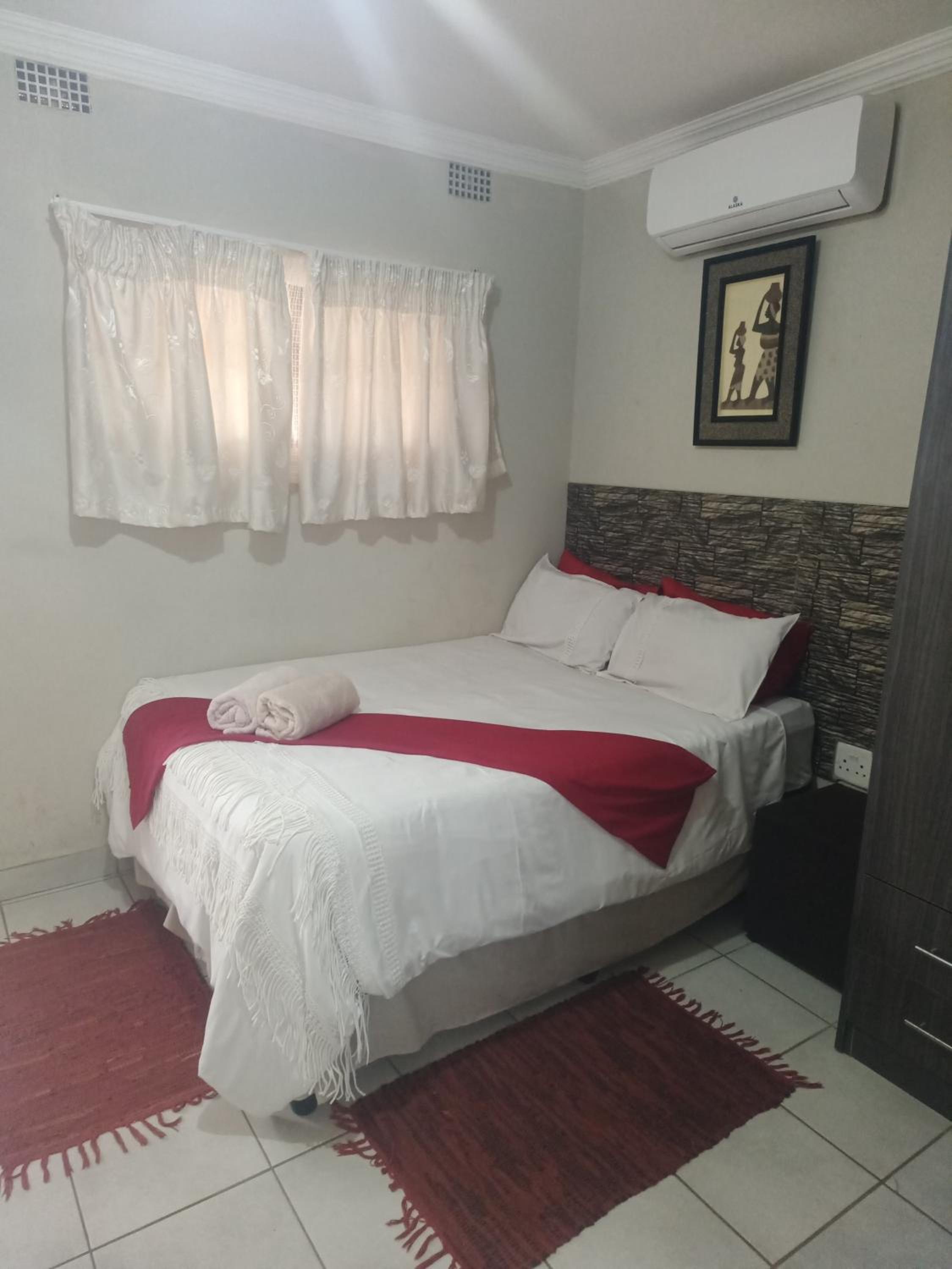 Double Room with Private Bathroom - Photo 7