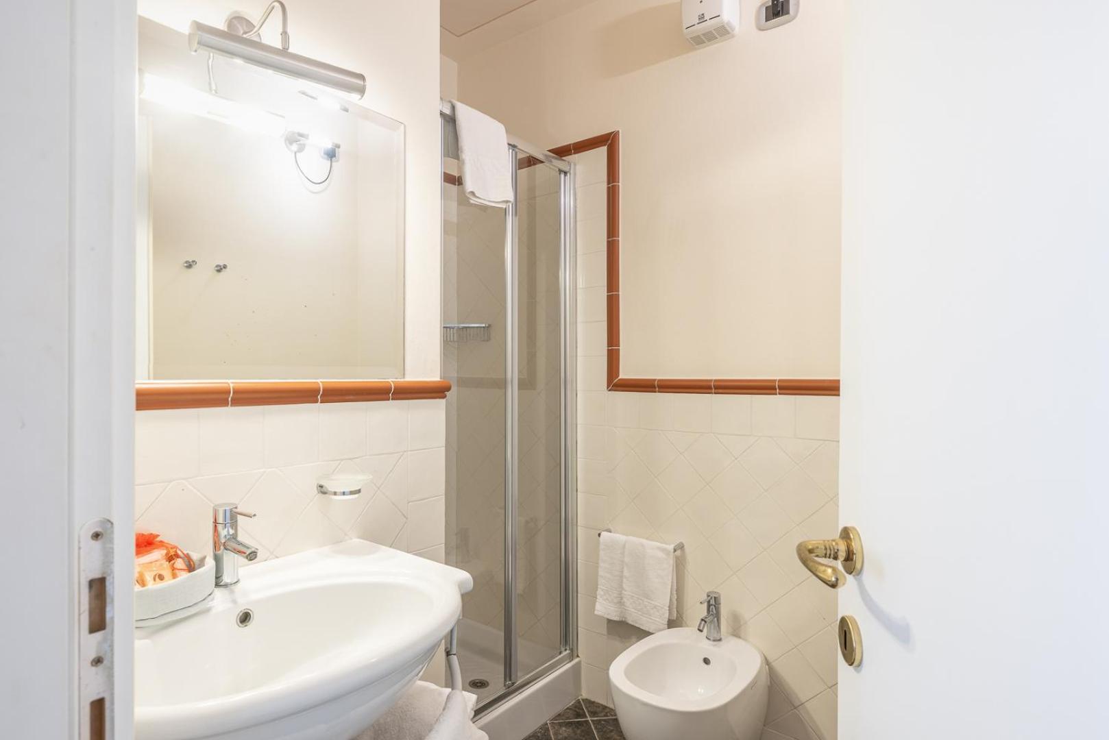 Double Or Twin Room photo 3