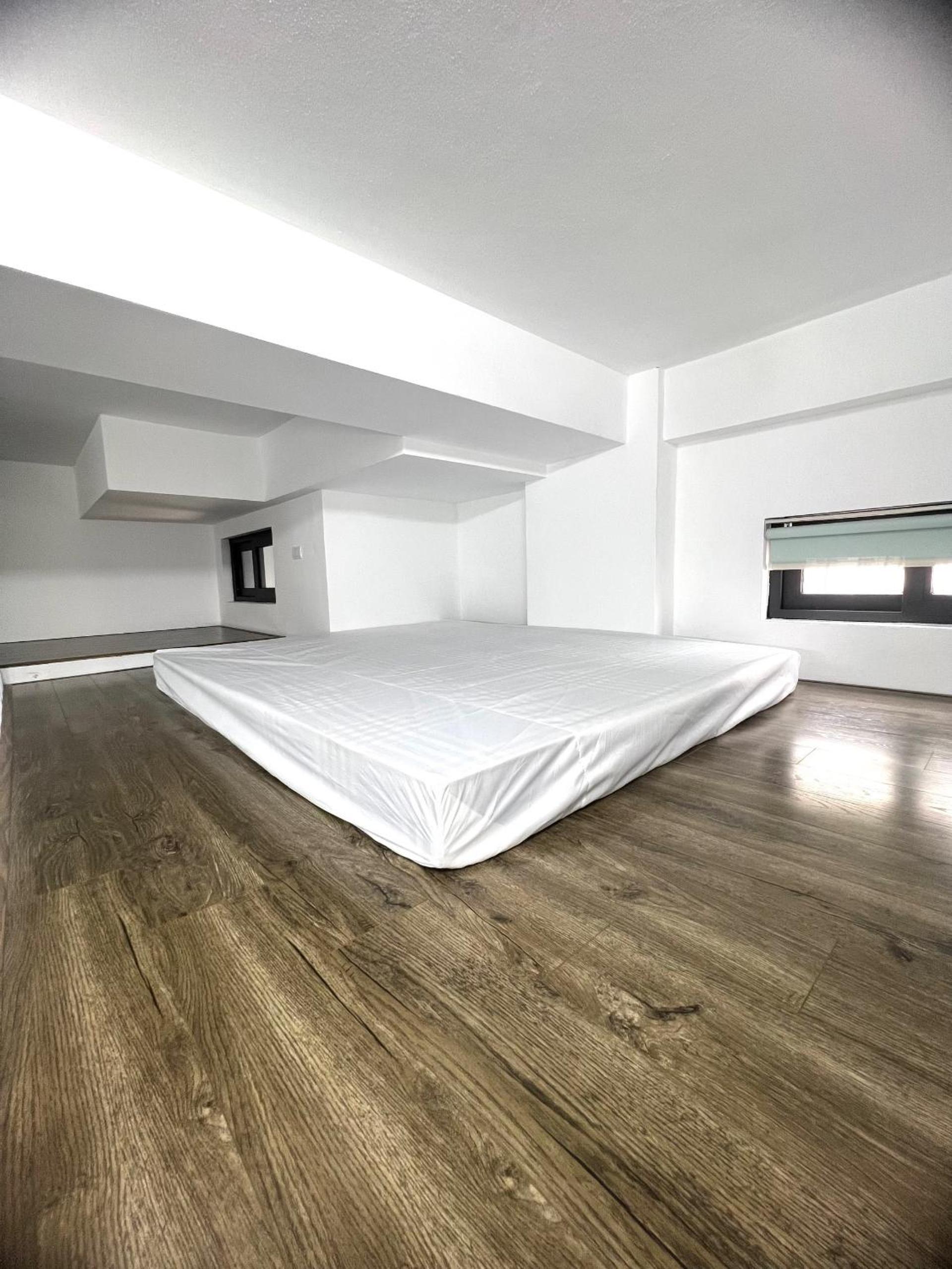 One-Bedroom Loft Apartment with Balcony