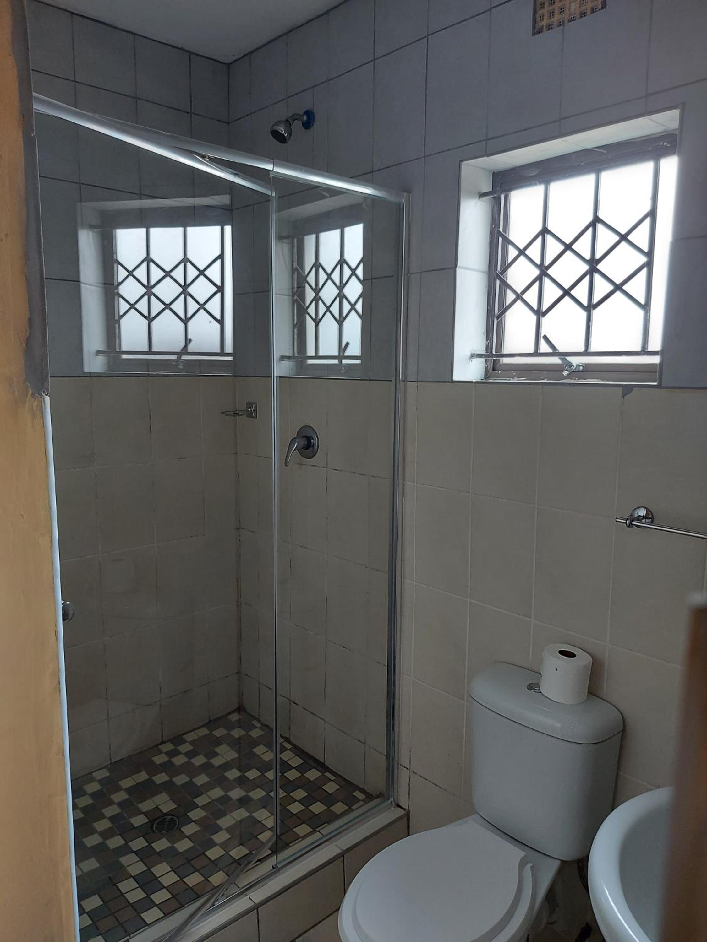 Double or Twin Room with Private Bathroom - Photo 5