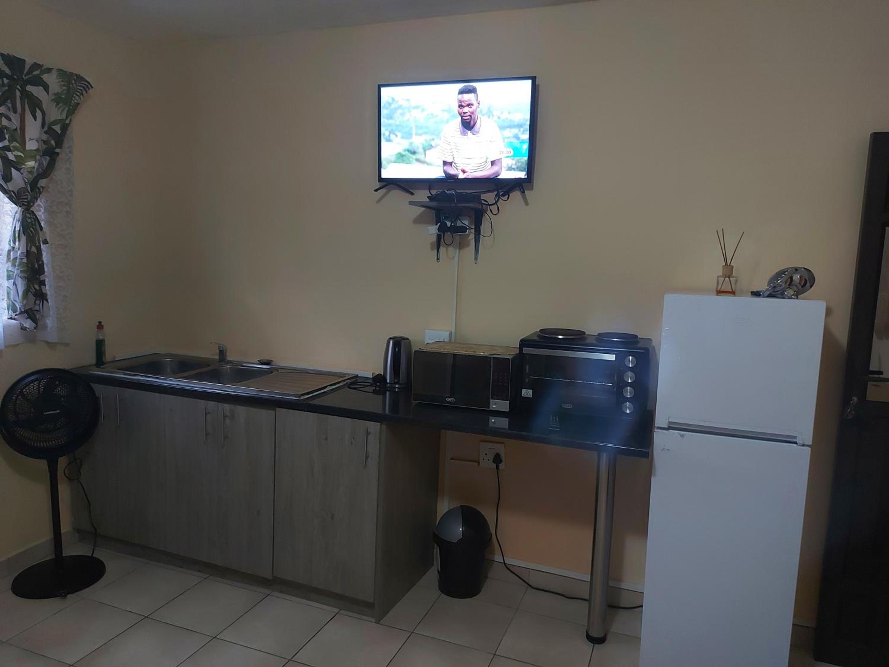 Double or Twin Room with Private Bathroom - Photo 15