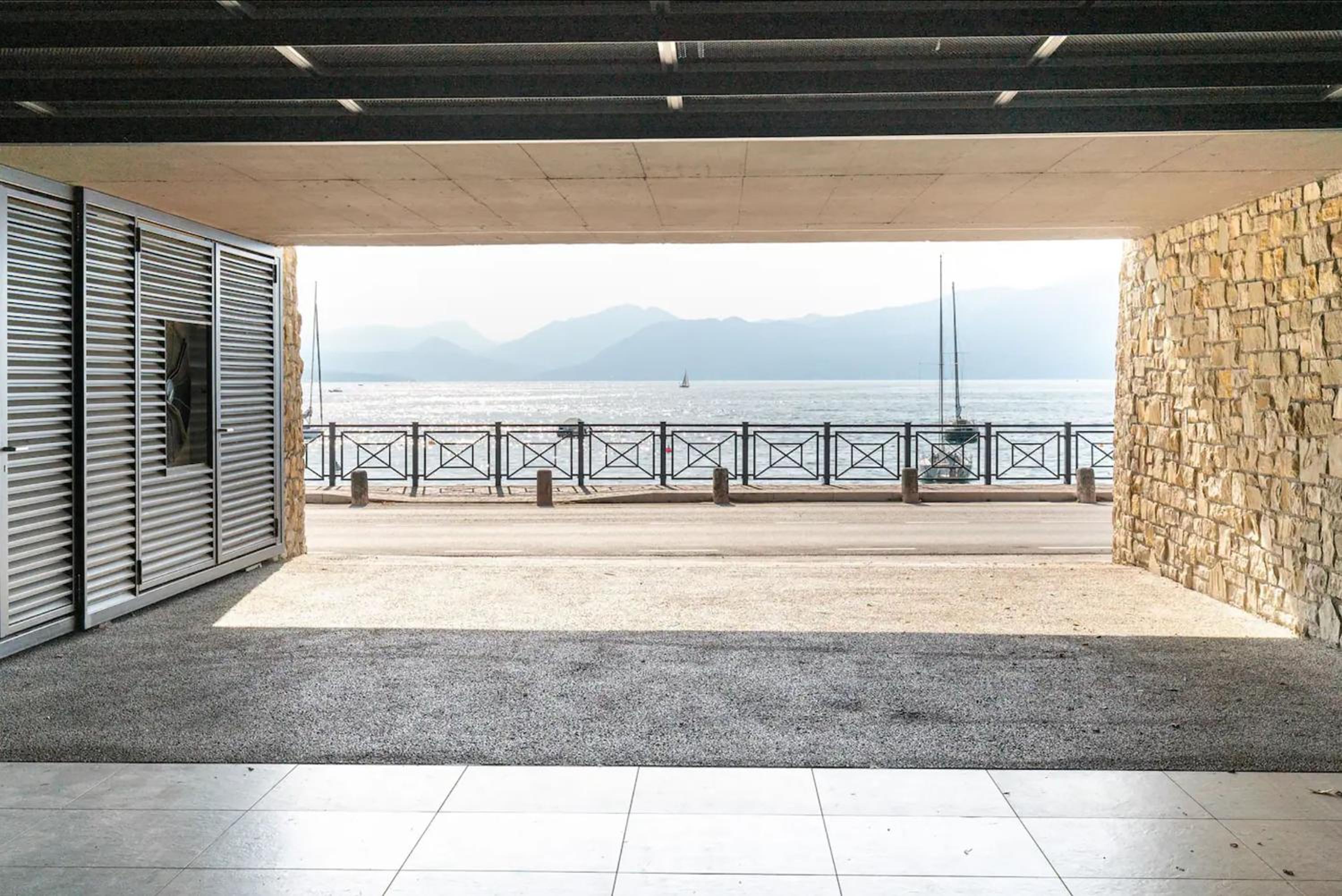 Apartment with Lake View photo 2