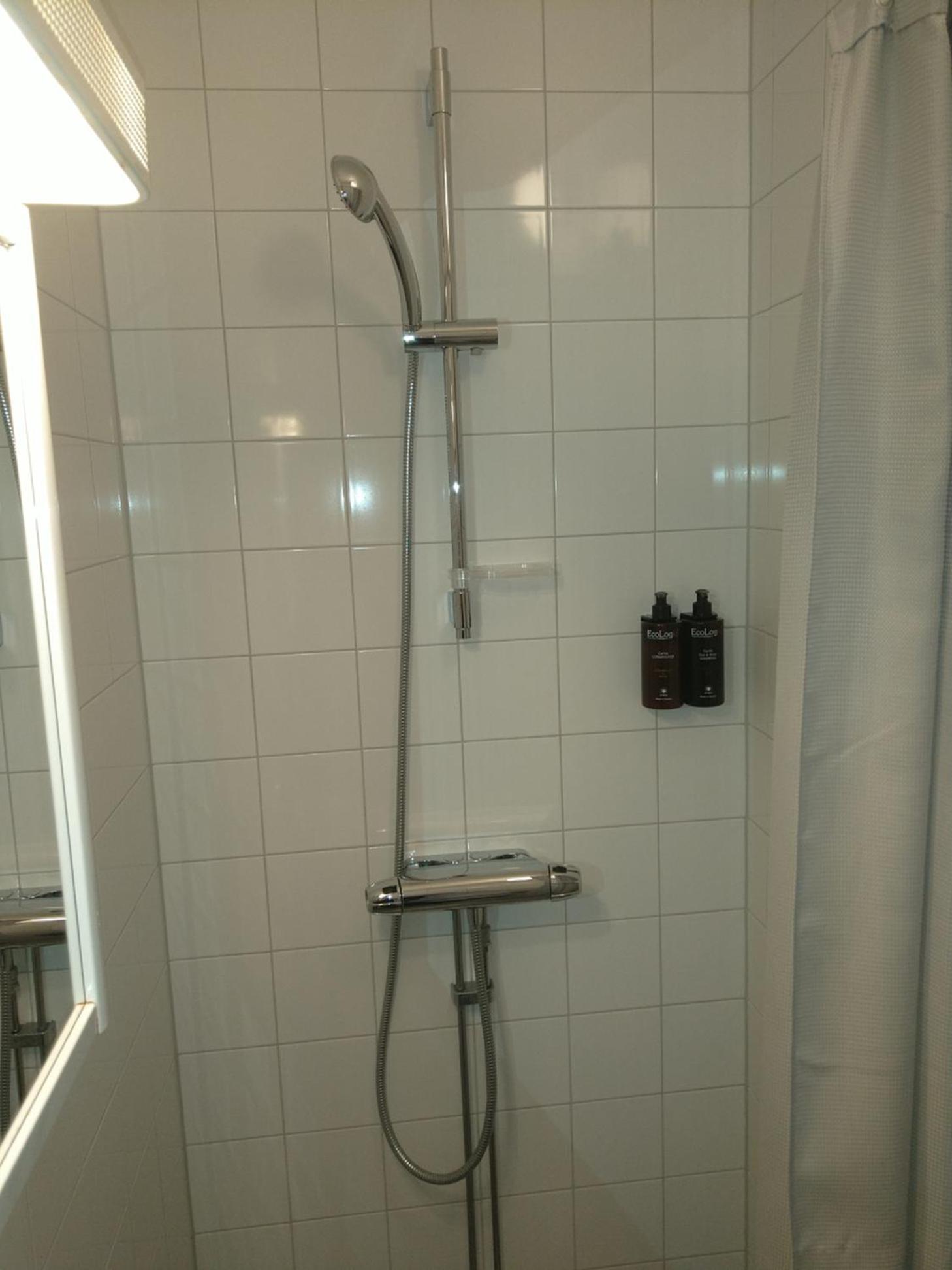 Double Room with Private Bathroom - Photo 14