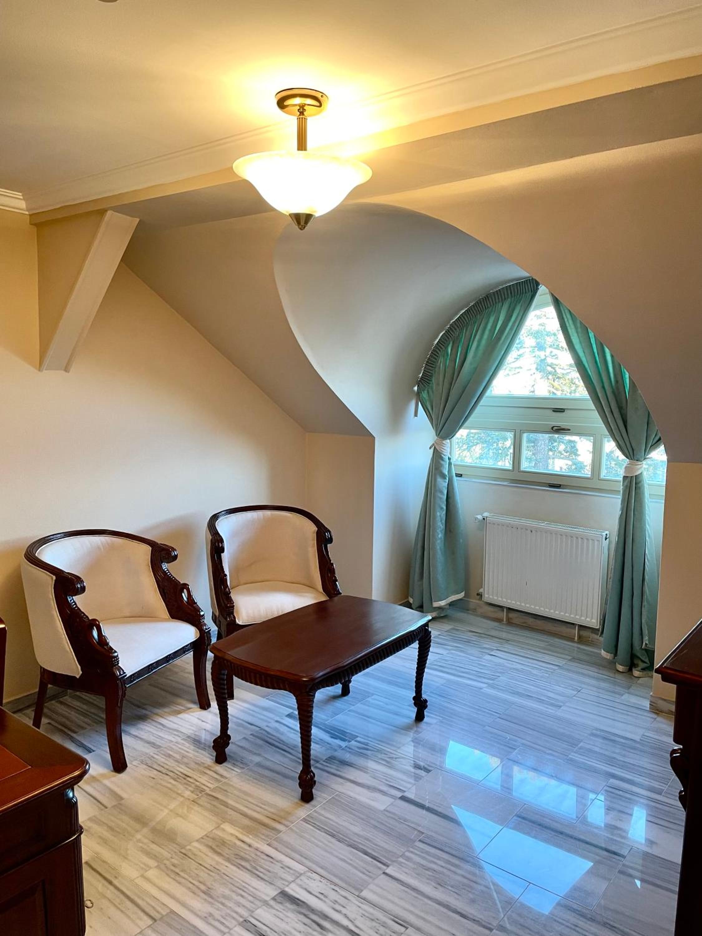 Economy Triple Room photo 2