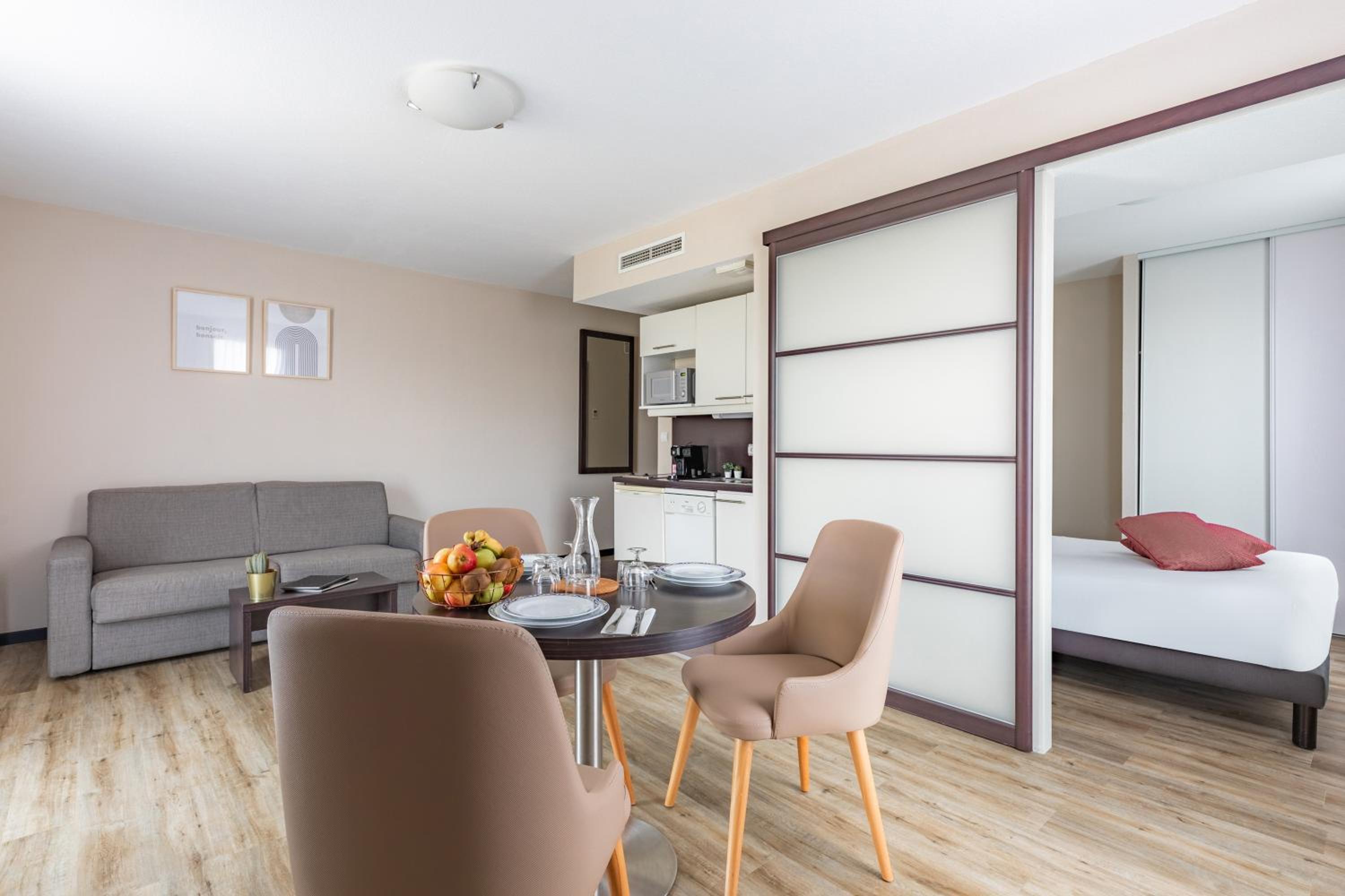 Superior One Bedroom Apartment photo 3