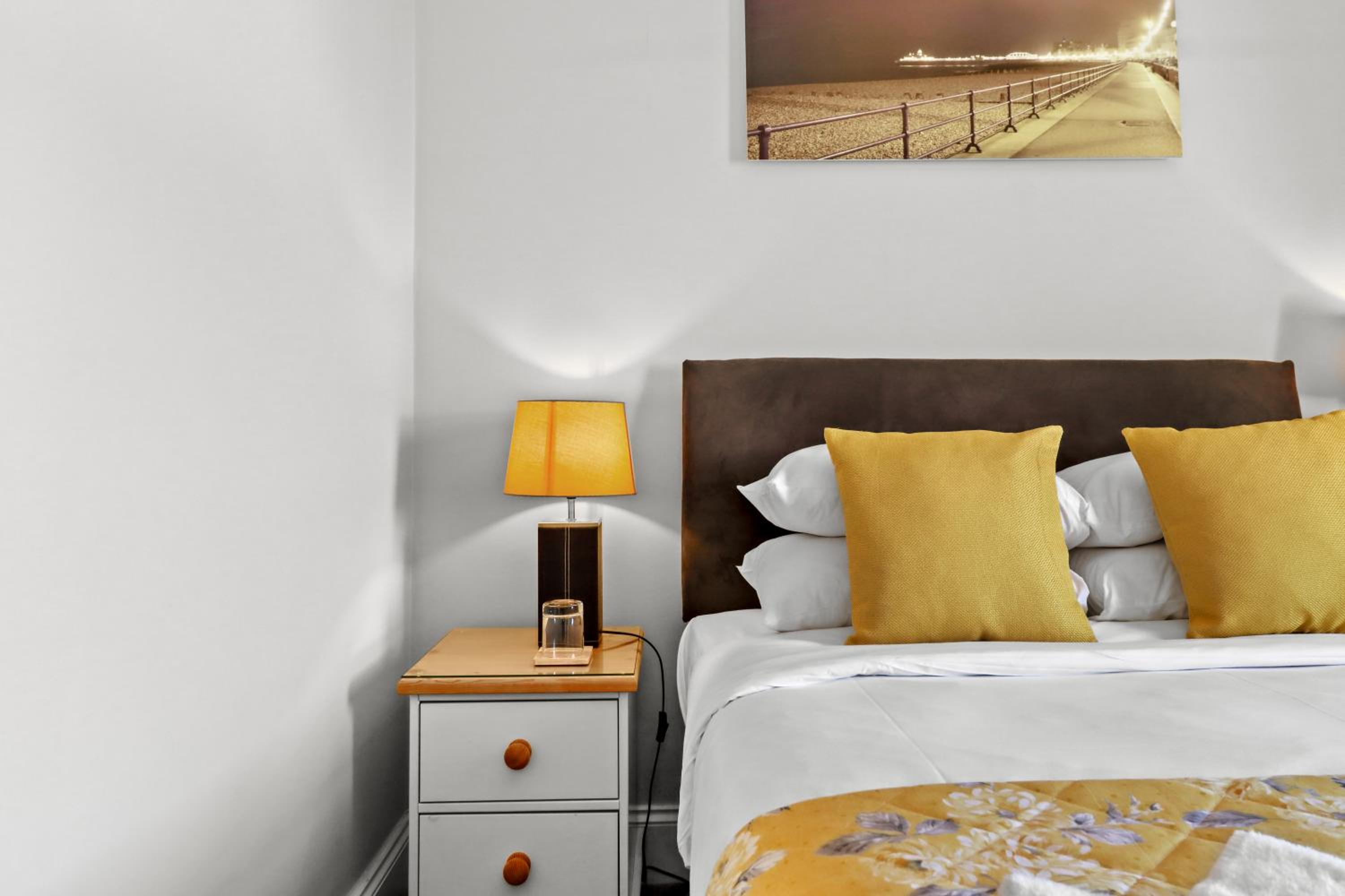 Standard Double Room - Photo 9