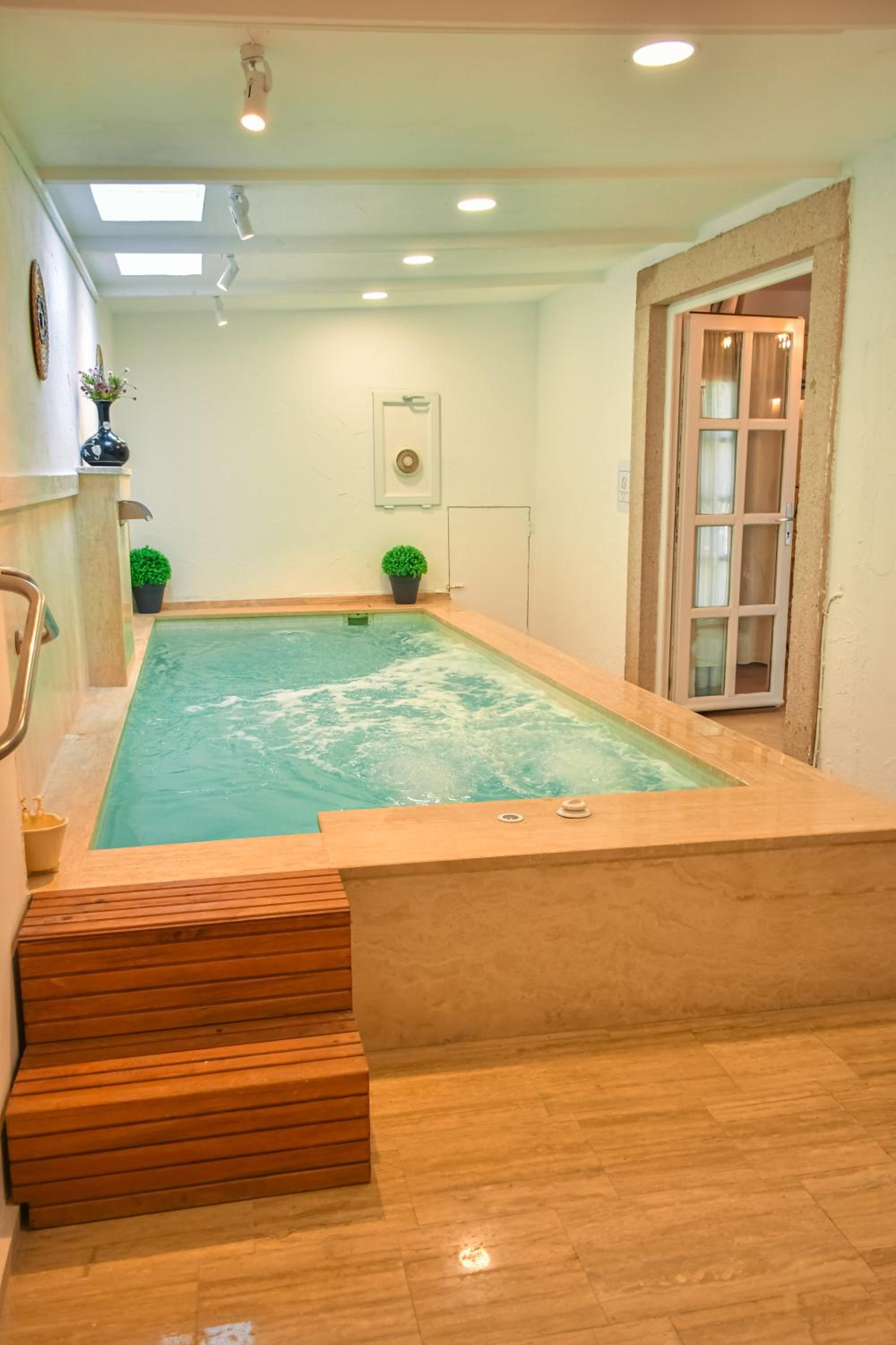 Suite with Private Pool - Photo 9
