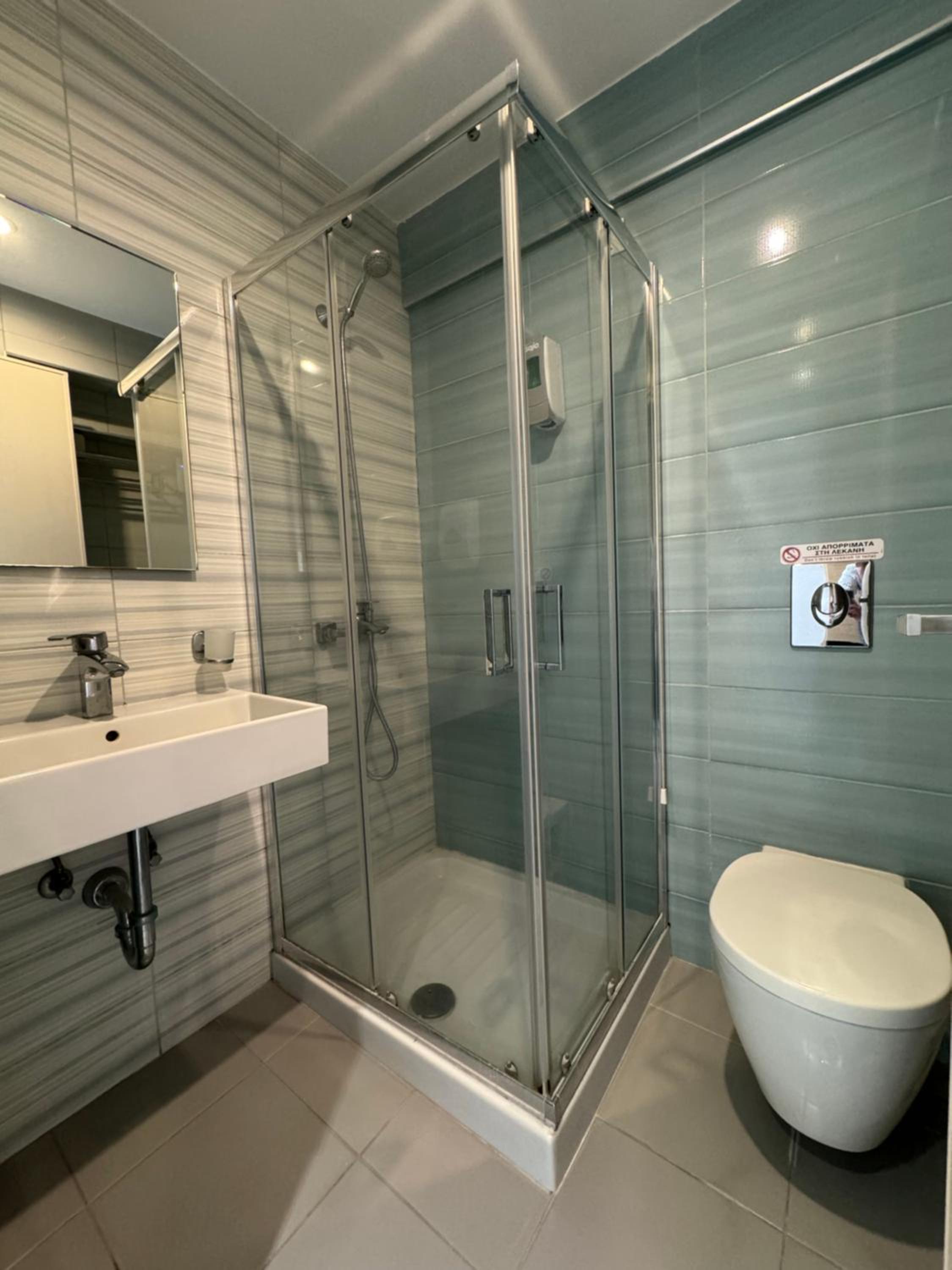 Double or Twin Room with Balcony - Photo 11