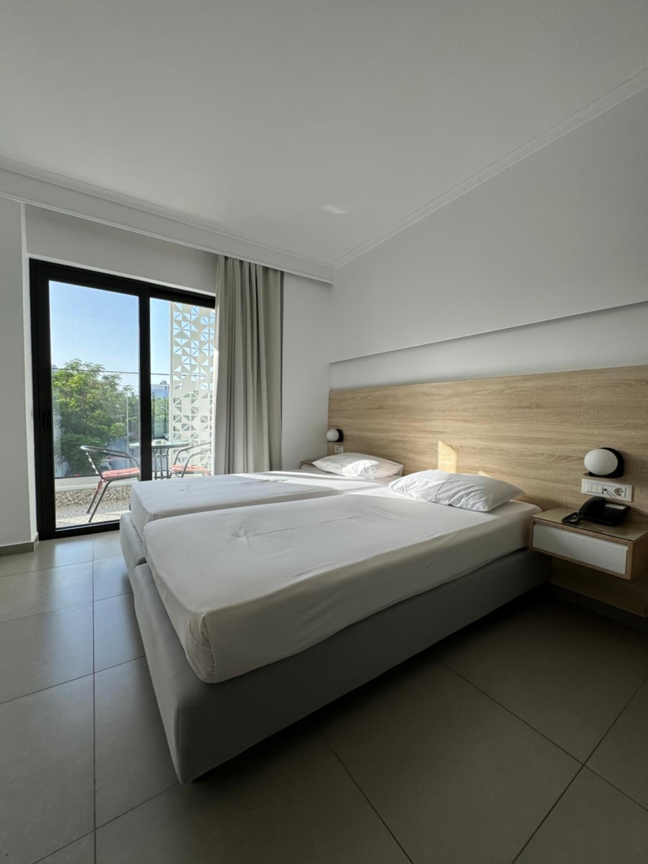 Double or Twin Room with Balcony - Photo 21