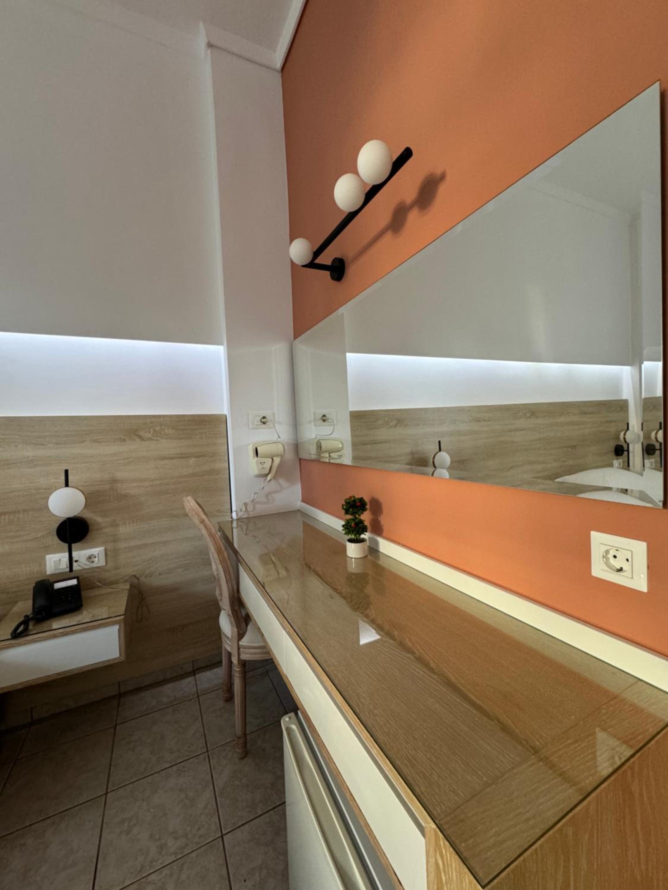 Double or Twin Room with Balcony - Photo 13