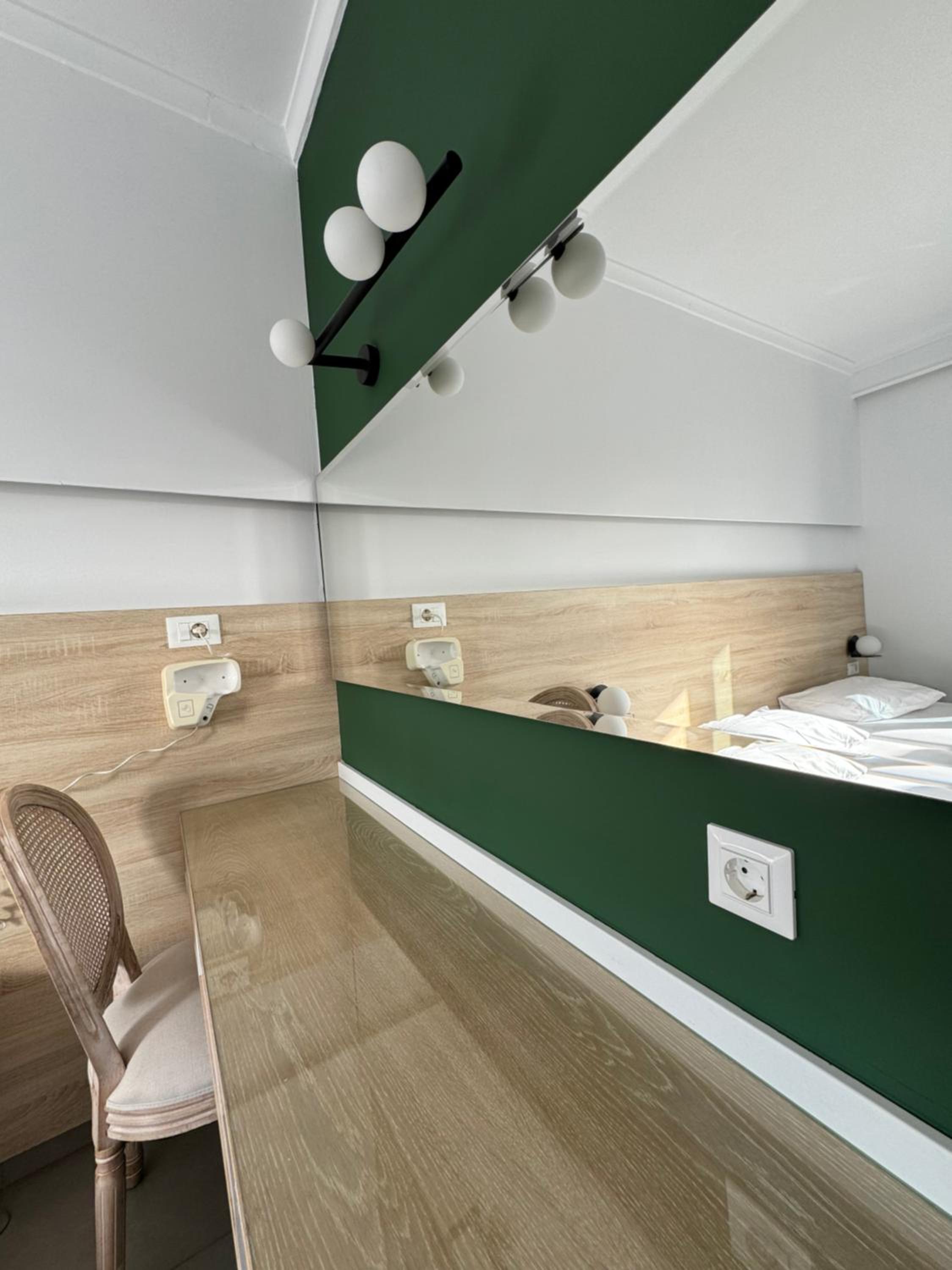 Double or Twin Room with Balcony - Photo 6