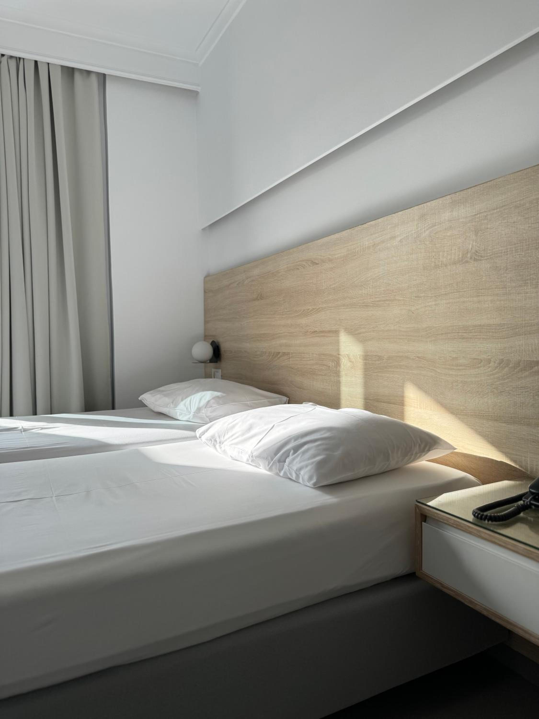 Double or Twin Room with Balcony - Photo 20