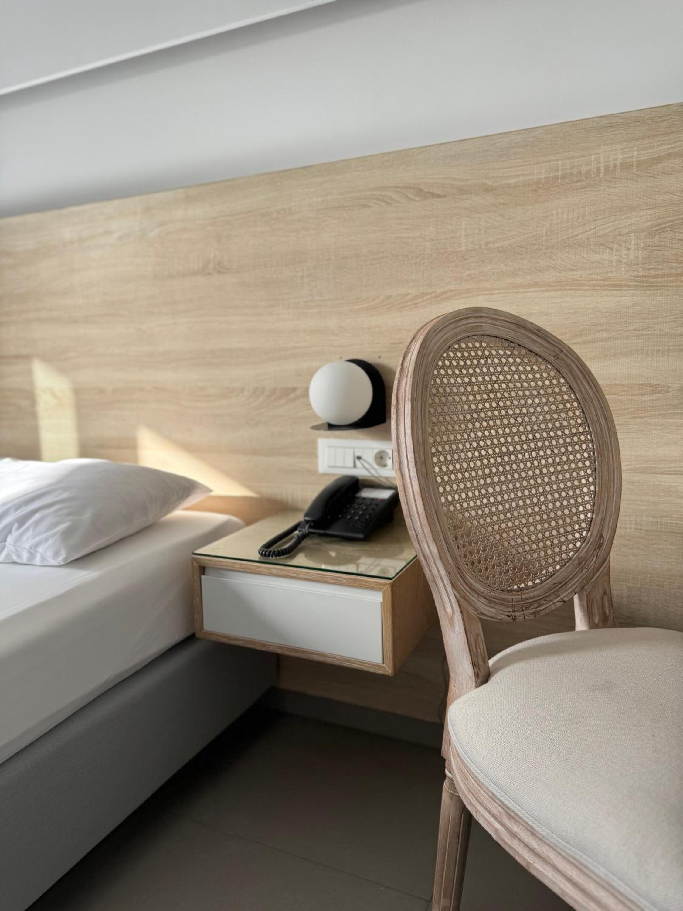 Double or Twin Room with Balcony - Photo 18