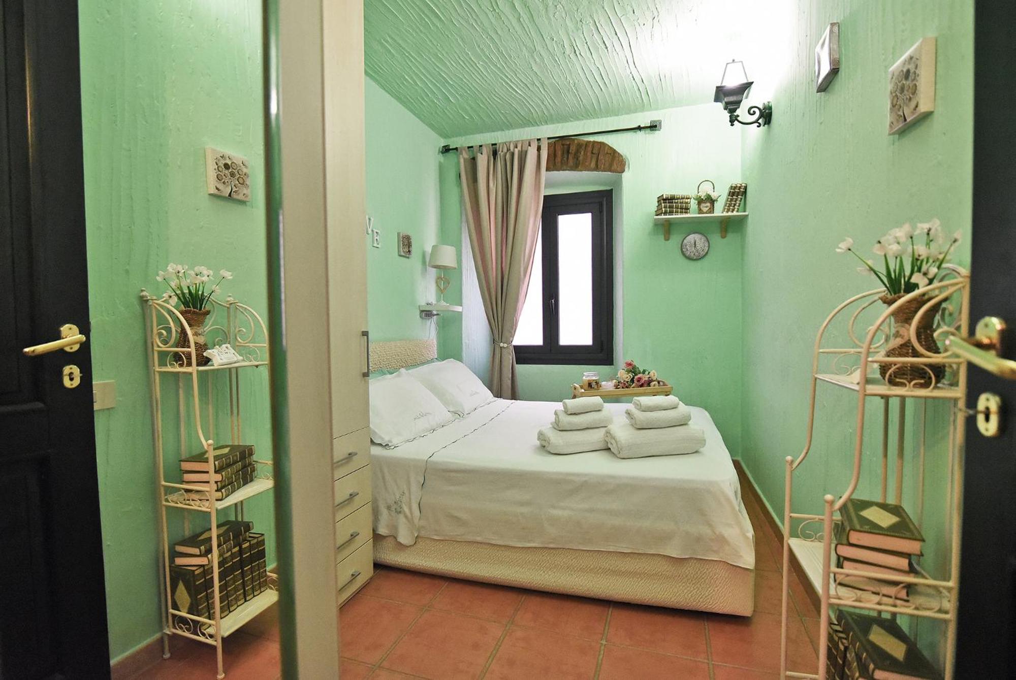 One-Bedroom Apartment with Terrace photo 1