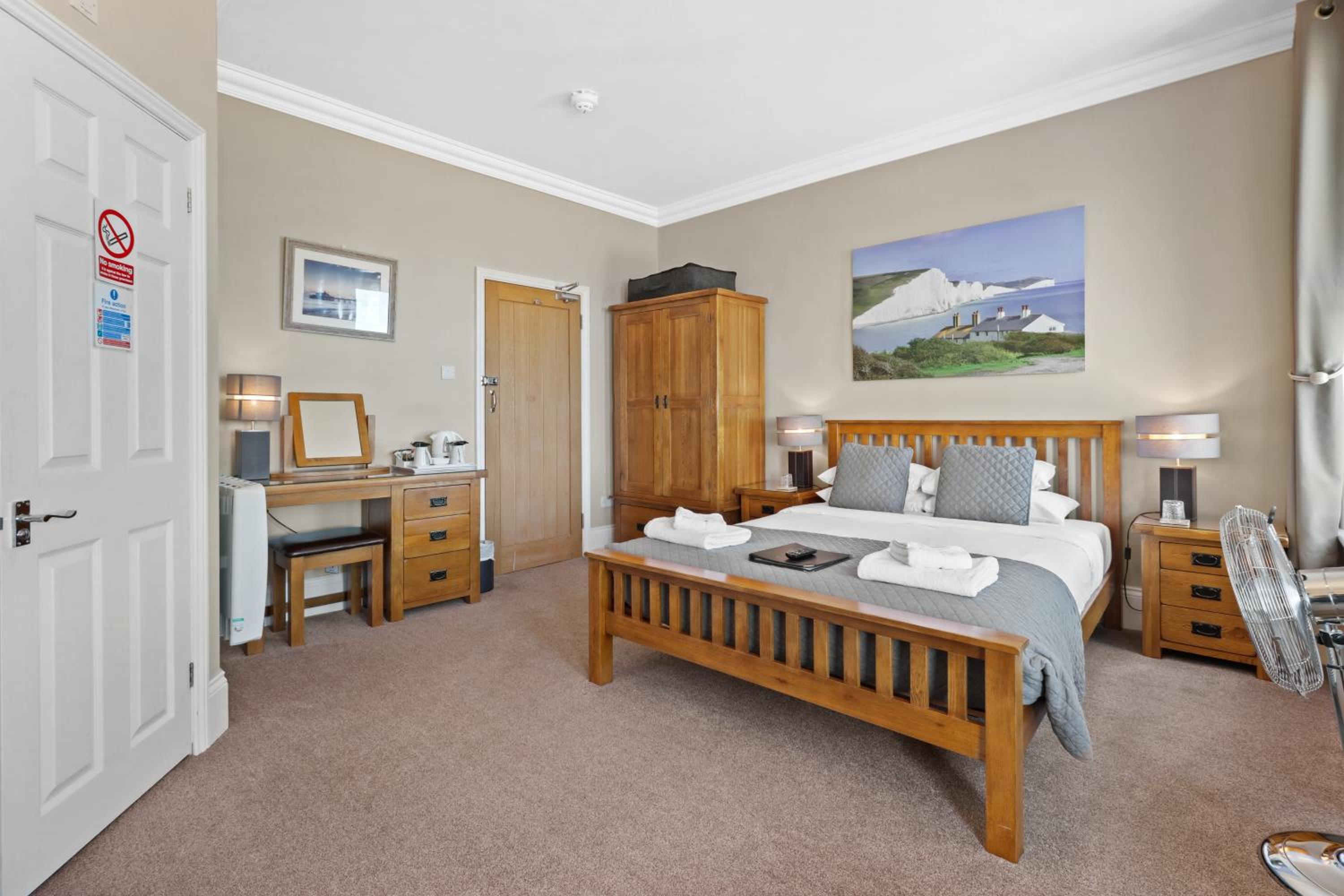 King Room with Sea View - 2nd Floor photo 3
