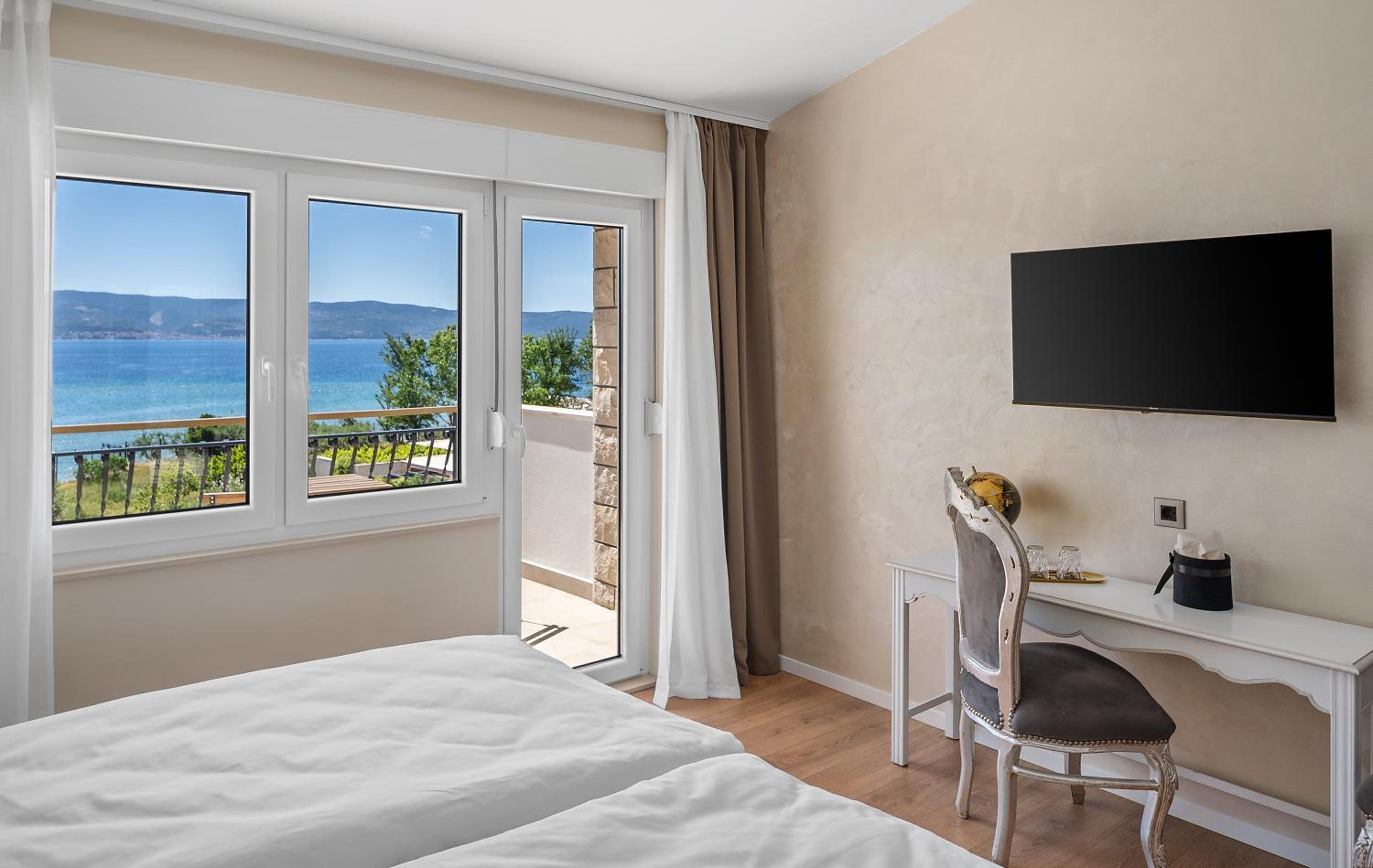 Deluxe Double Room with Sea View photo 1