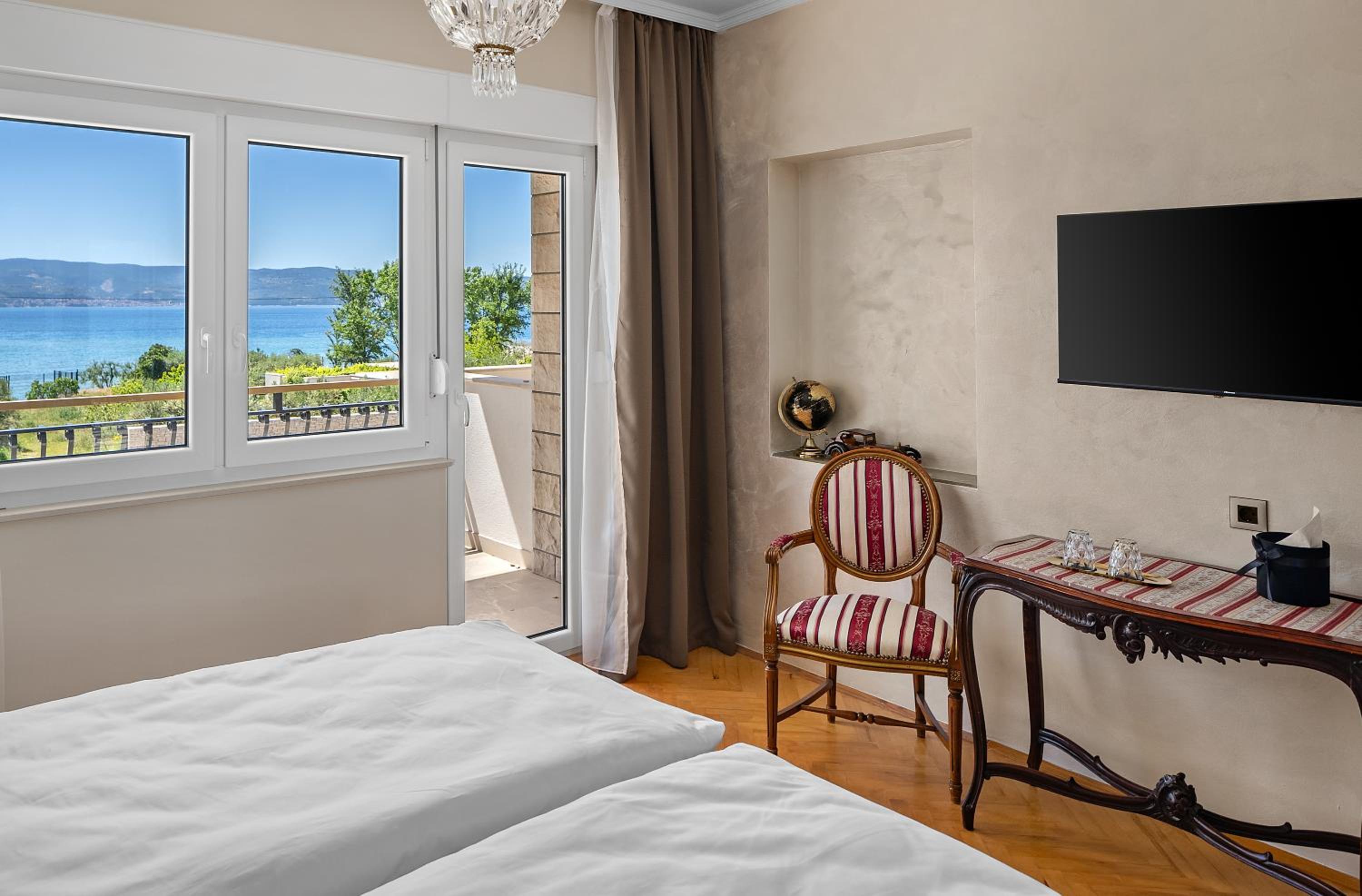 Deluxe Double Room with Sea View photo 3