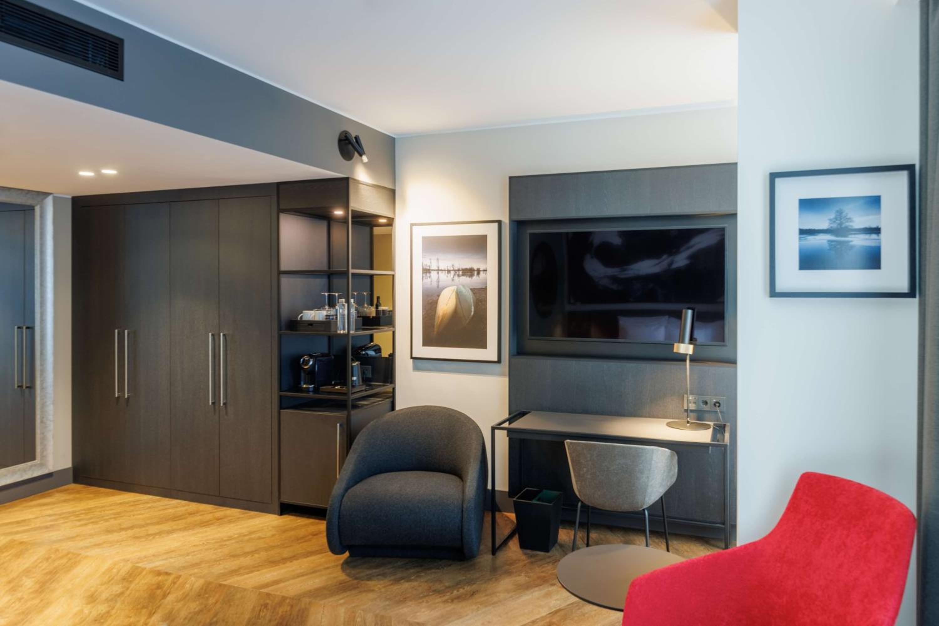 Family Room - Photo 11