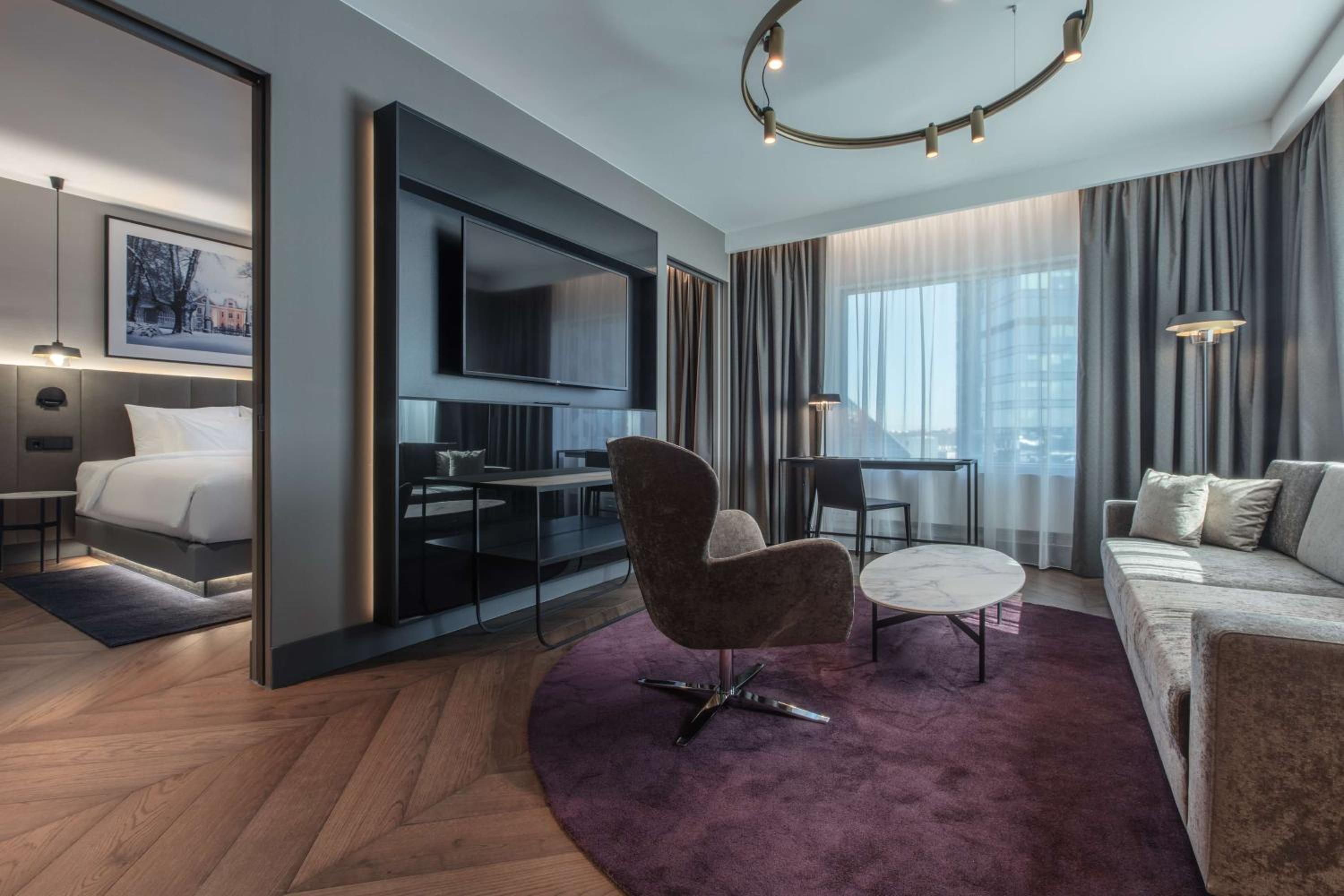 Suite with City View - Photo 6