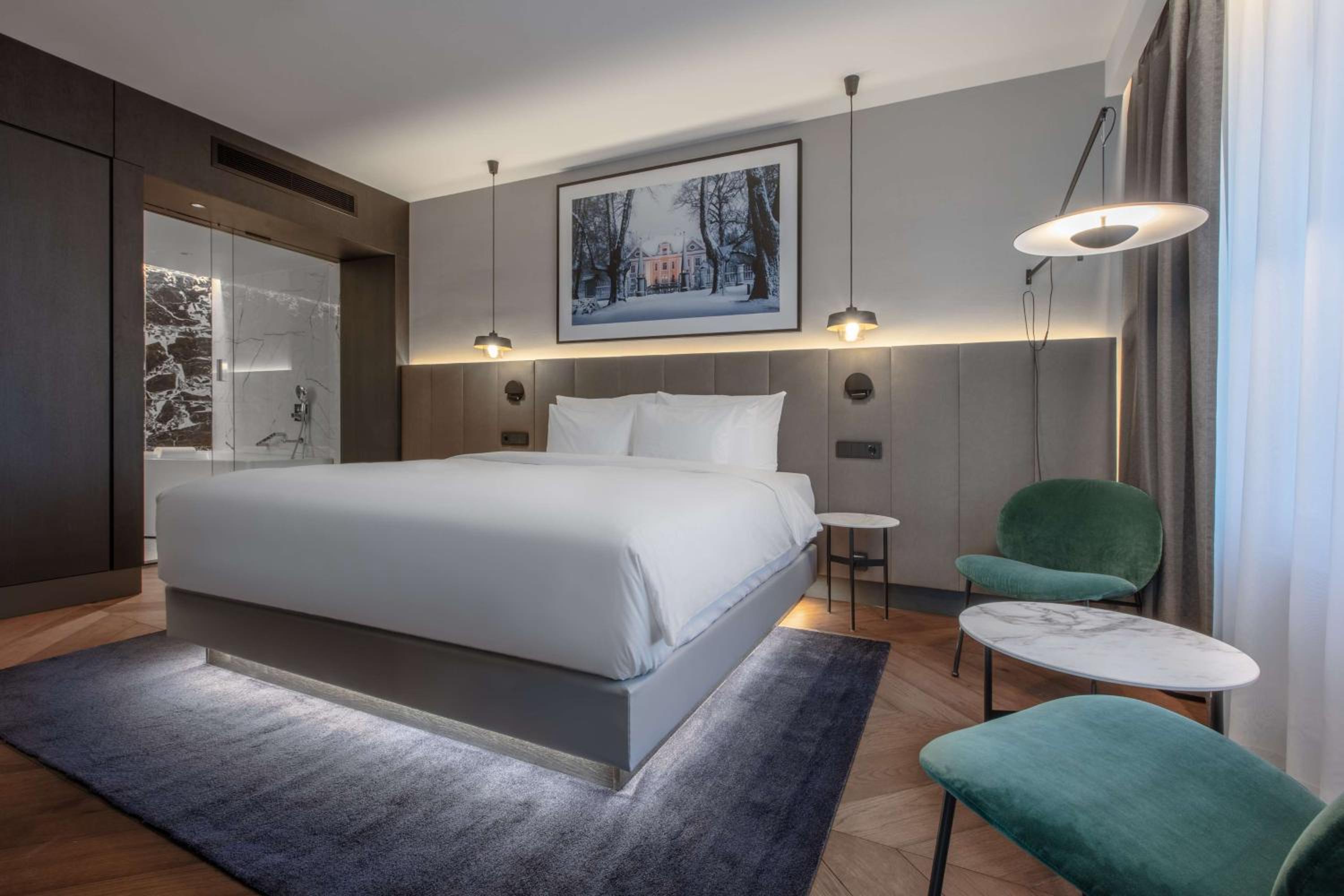 Suite with City View - Photo 7