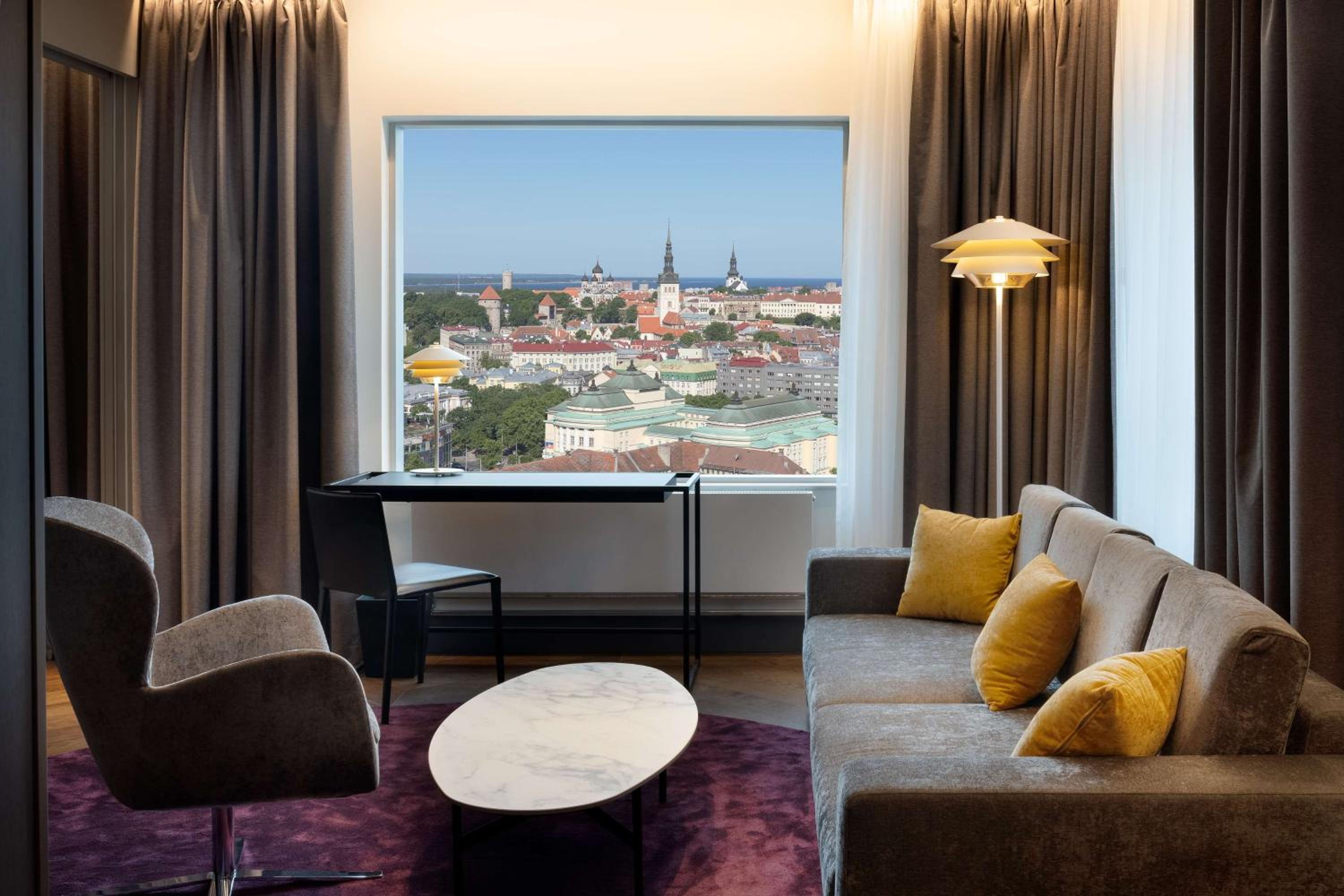Suite with Old Town and Sea View - Photo 8