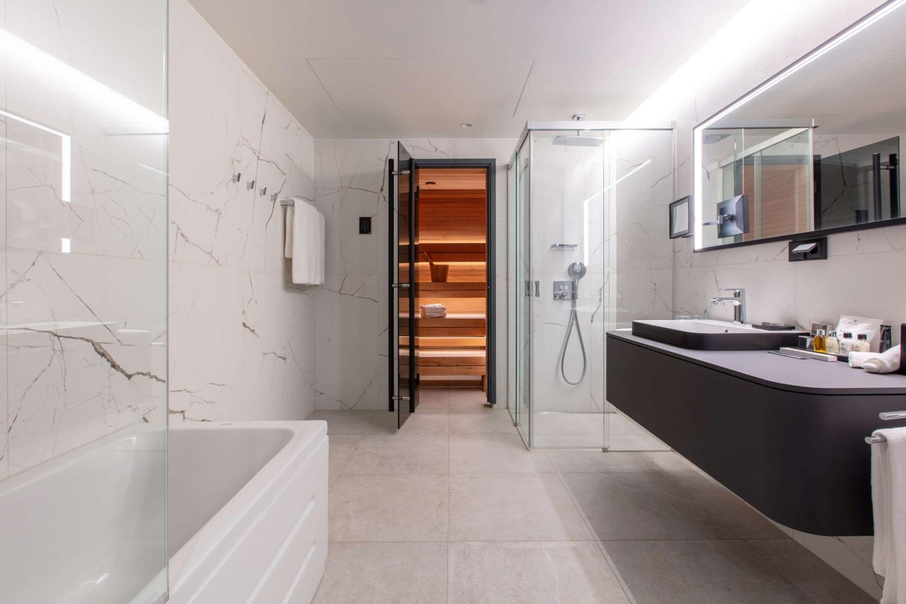 Junior Suite with Private Fitness and Sauna - Photo 4