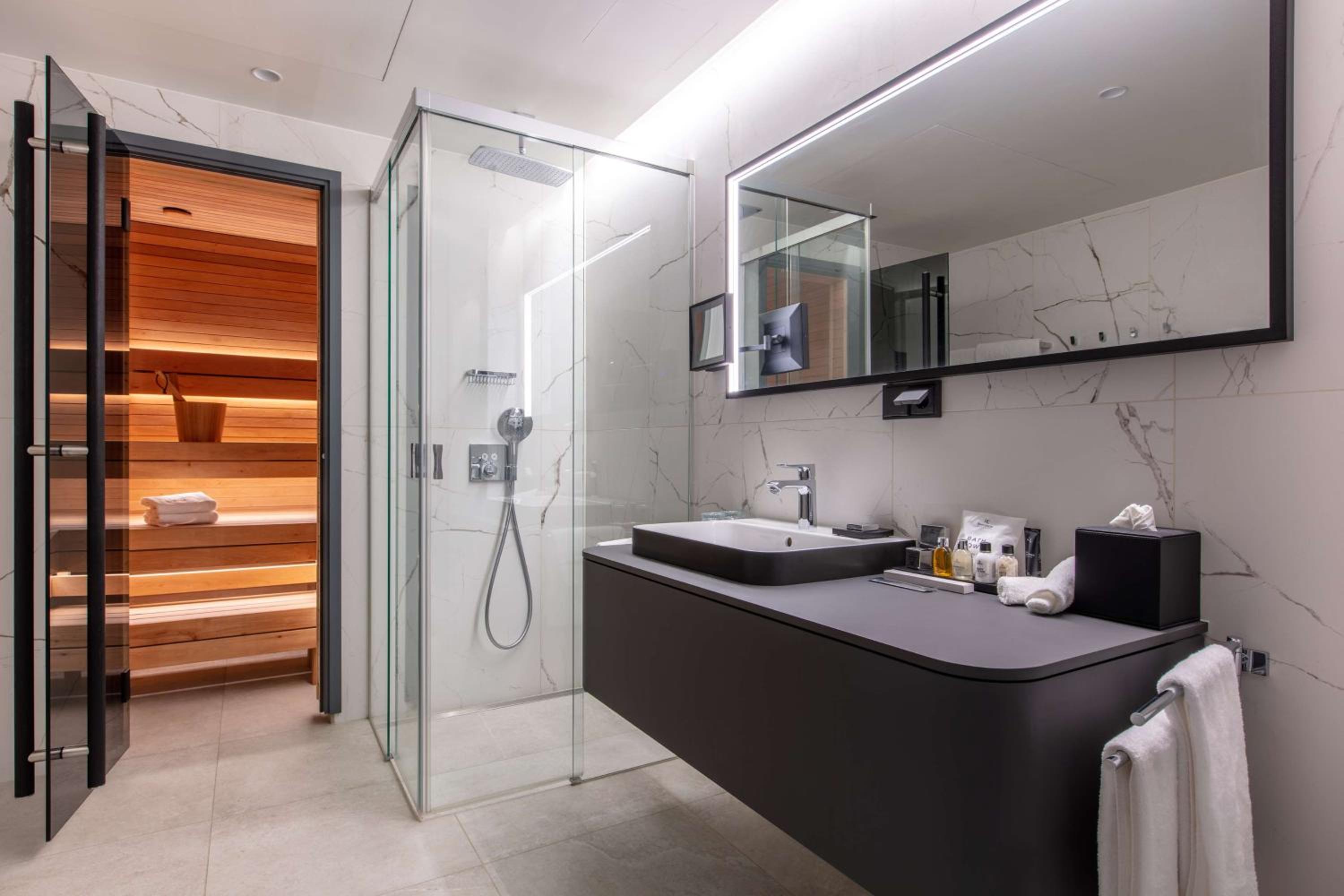 Junior Suite with Private Fitness and Sauna - Photo 3