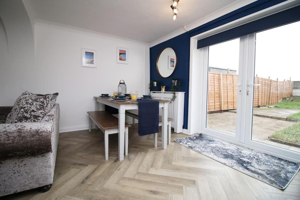 Three-Bedroom House photo 3