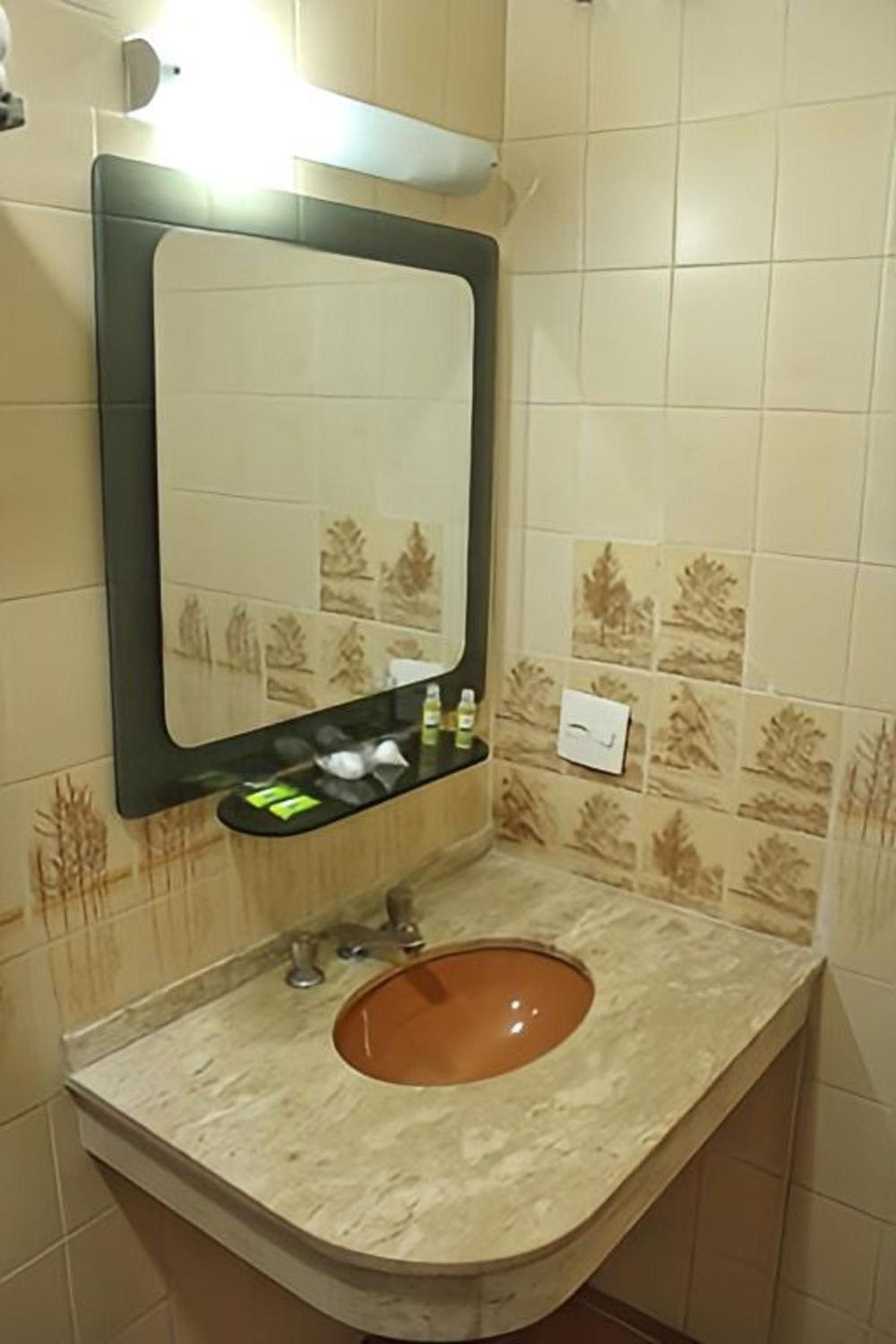Executive Suite - Photo 2