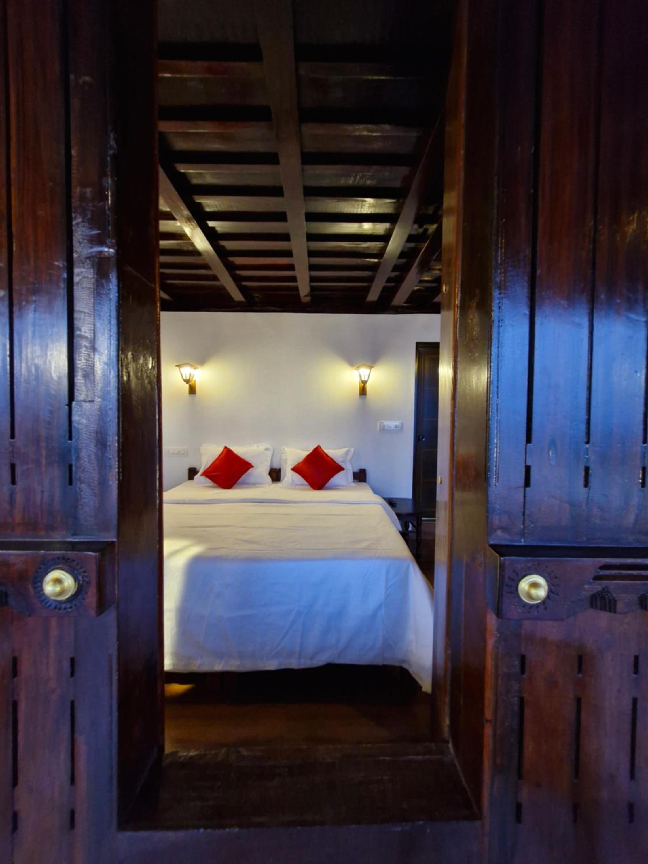 Deluxe Double Room (2 Adults + 1 Child) photo 2